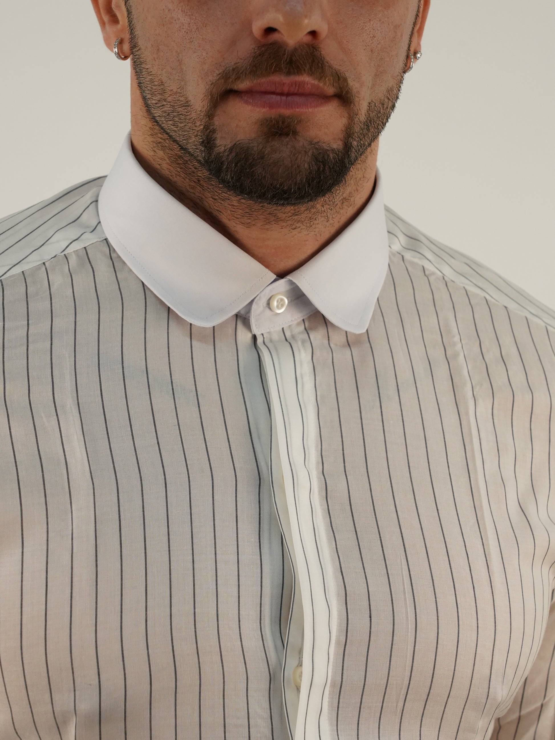 Camicia collo club fondo bianco riga nera