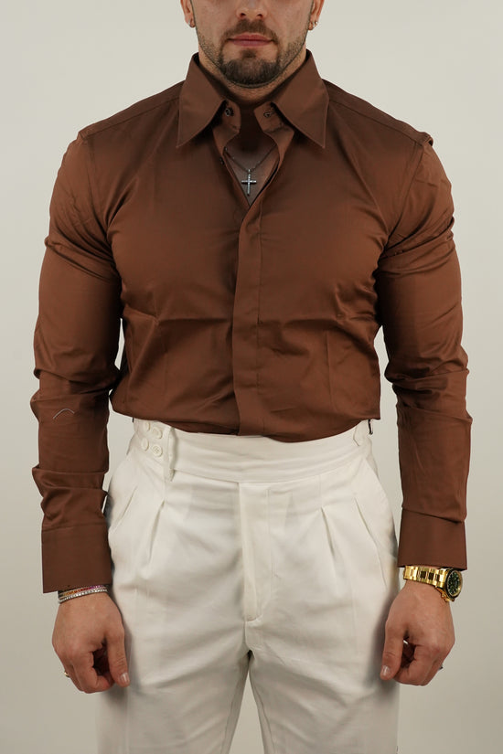 Camicia collo a vela con bottoni a scomparsa sigaro