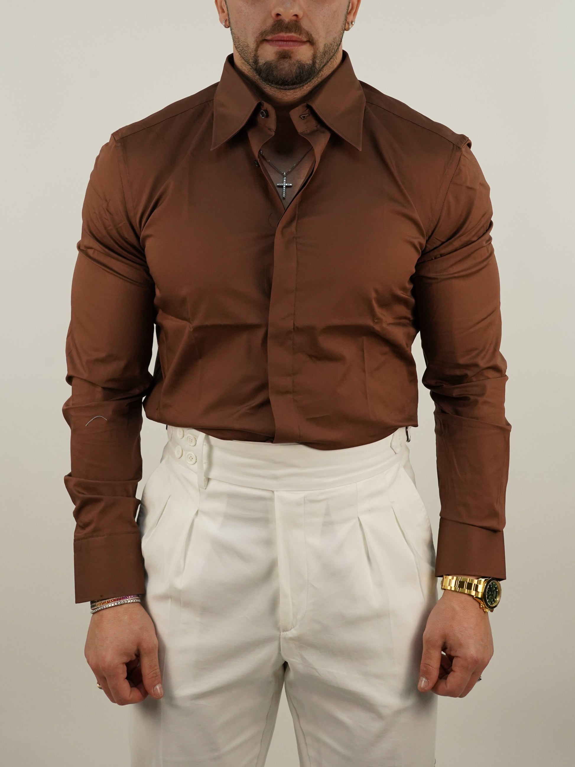 Camicia collo a vela con bottoni a scomparsa sigaro