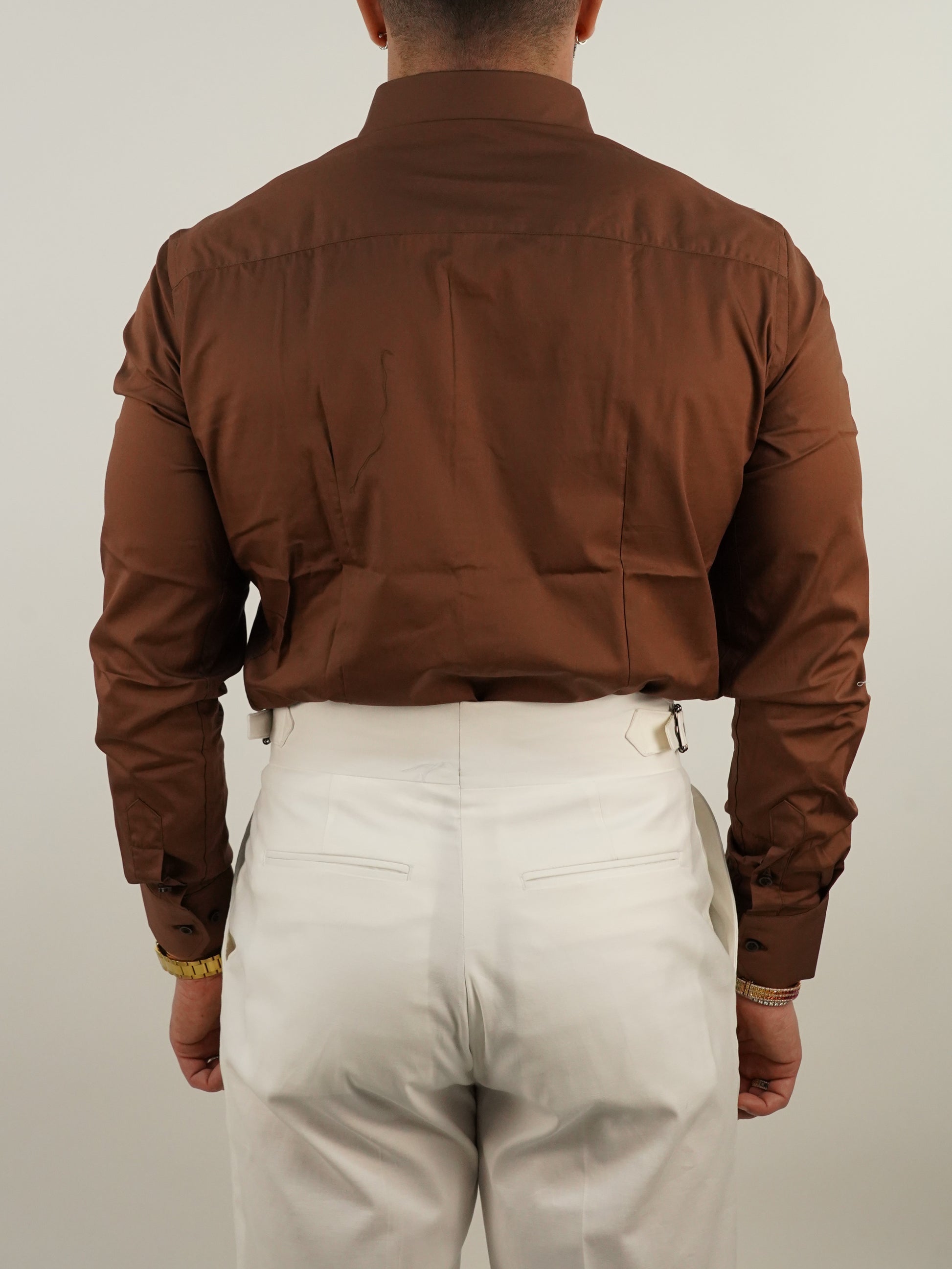 Camicia collo a vela con bottoni a scomparsa sigaro