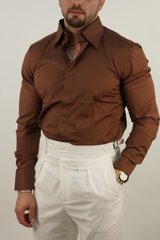 Camicia collo a vela con bottoni a scomparsa sigaro