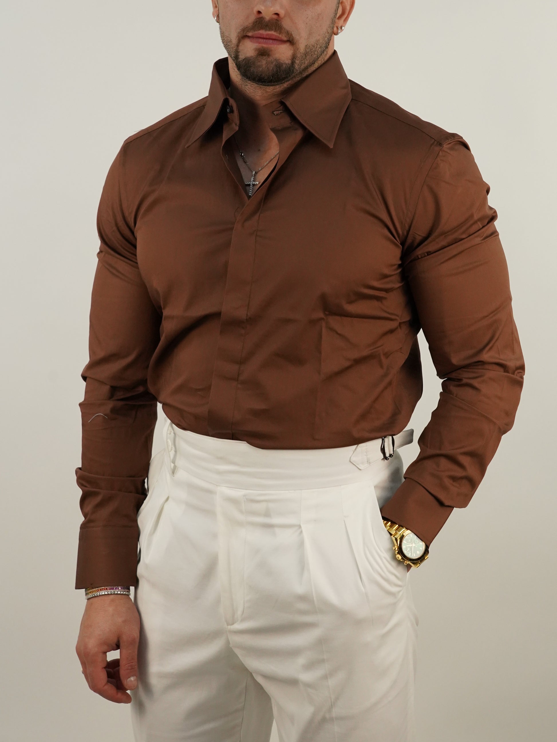 Camicia collo a vela con bottoni a scomparsa sigaro