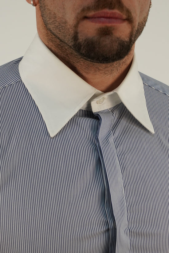 Camicia fantasia mille righe collo a vela con bottoni a scomparsa blu