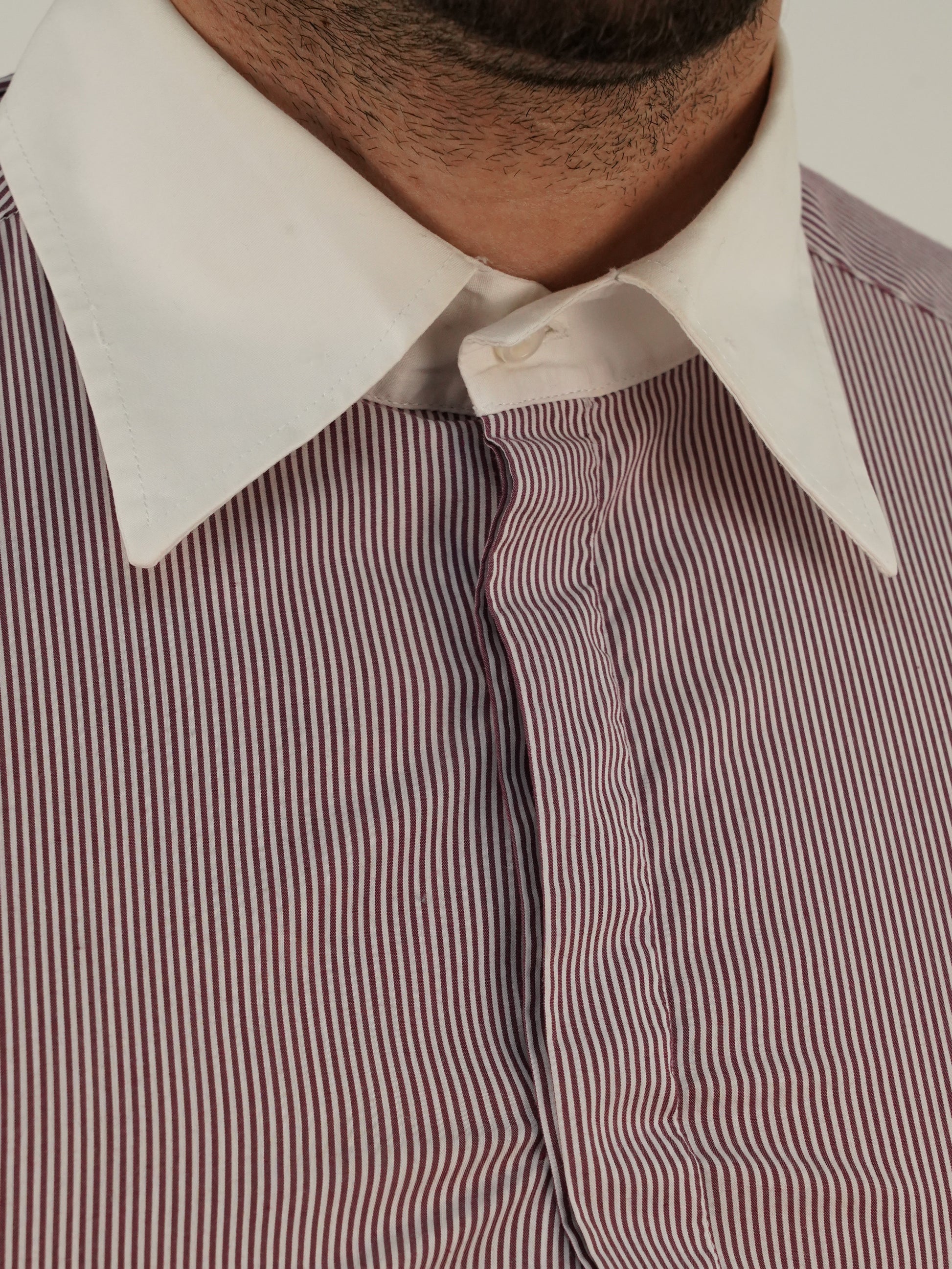 Camicia fantasia mille righe collo a vela con bottoni a scomparsa bordeaux