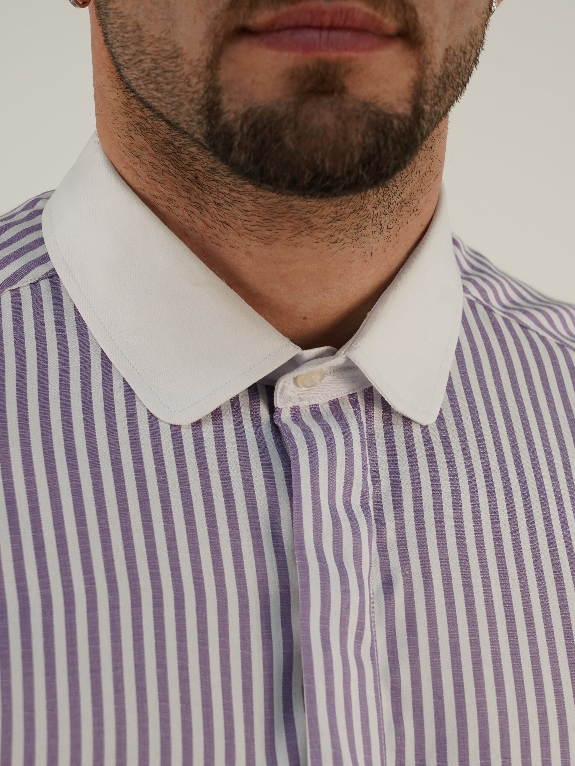 Camicia collo club a righe lilla e bianco