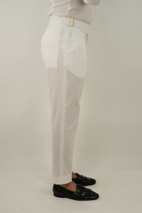 Gurkha in lino bianco con fibbia laterale regolabile