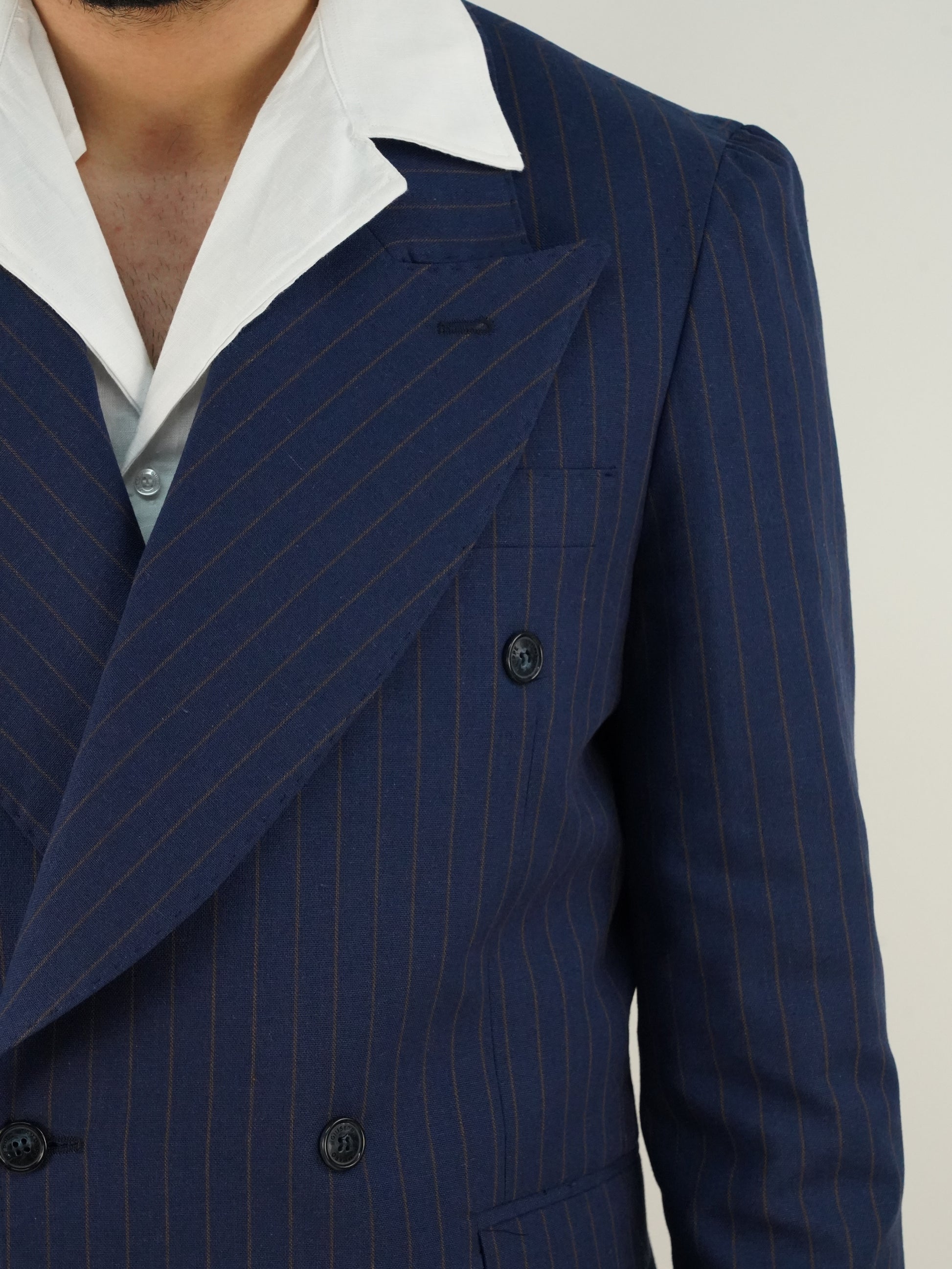 Abito Extensive doppiopetto petto a lancia blu gessato rigo marrone