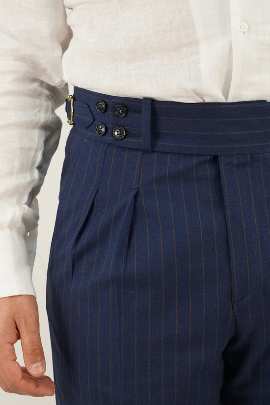 Gurkha blu gessato rigo marrone con 4 bottoni e fibbie stringenti laterali