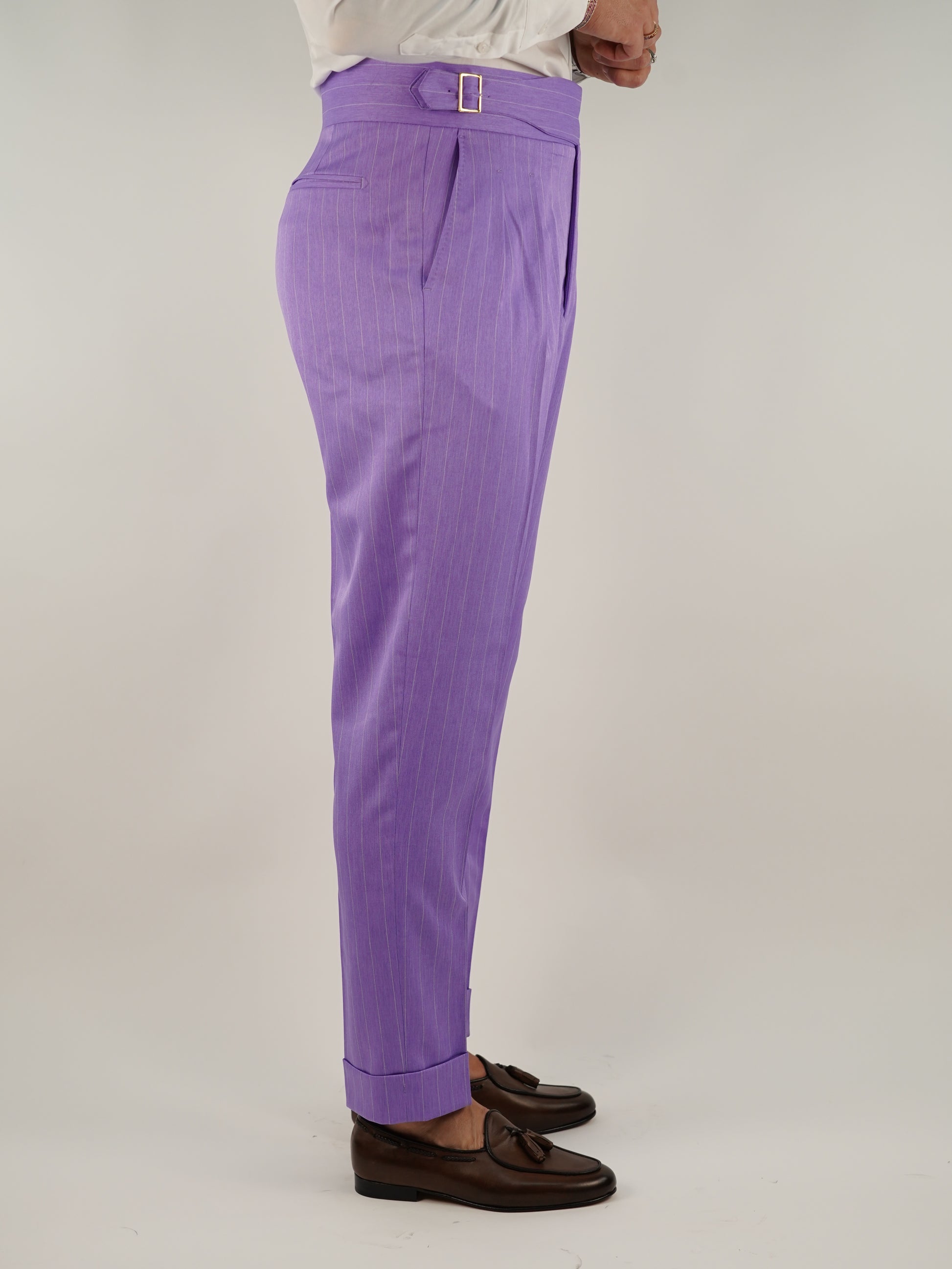 Gurkha lilla gessato con fibbia laterale regolabile