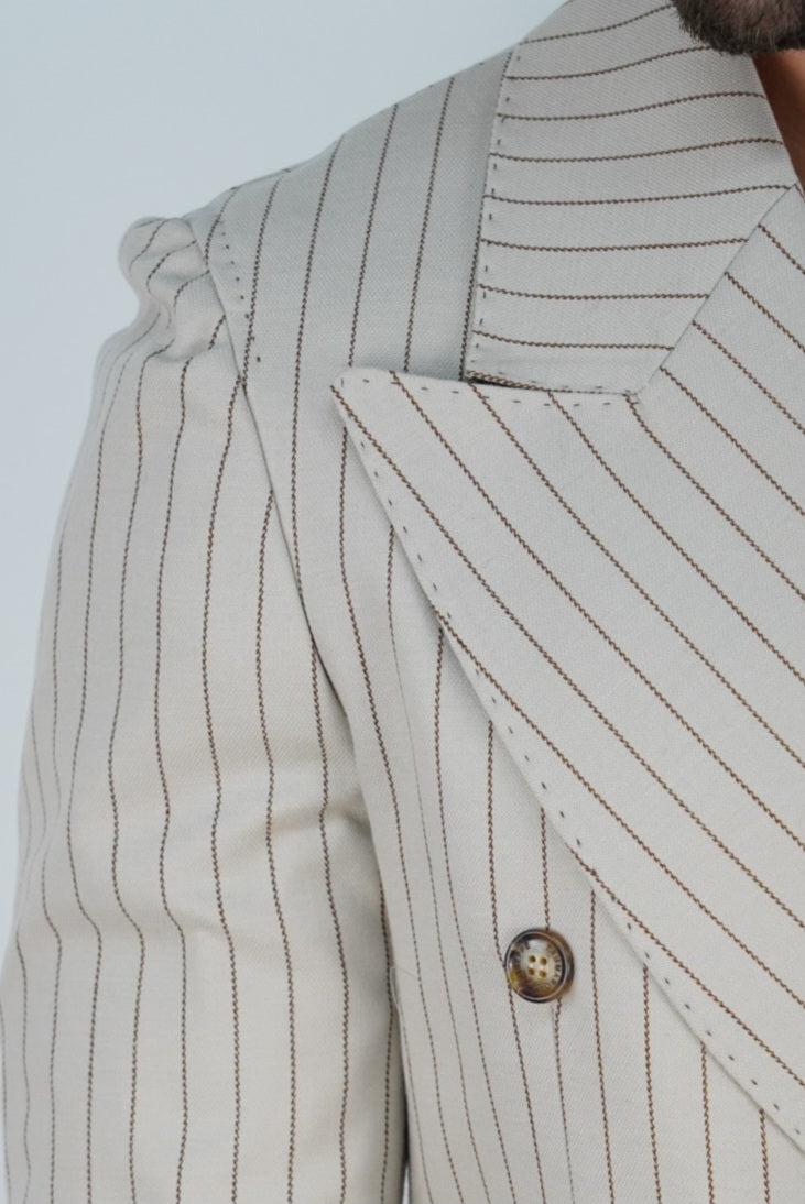 Abito Extensive doppiopetto petto a lancia gessato panna