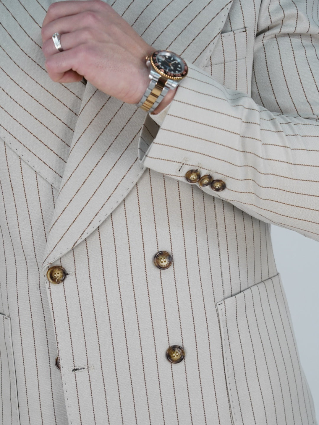 Abito Extensive doppiopetto petto a lancia gessato panna