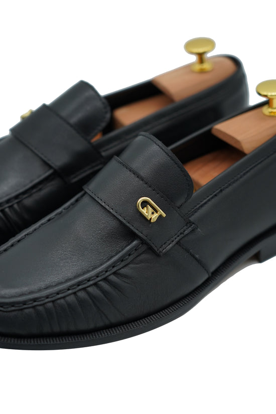 Mocassino tubolare in pelle sauvage nera con arriccio e fibbia GT in metallo oro