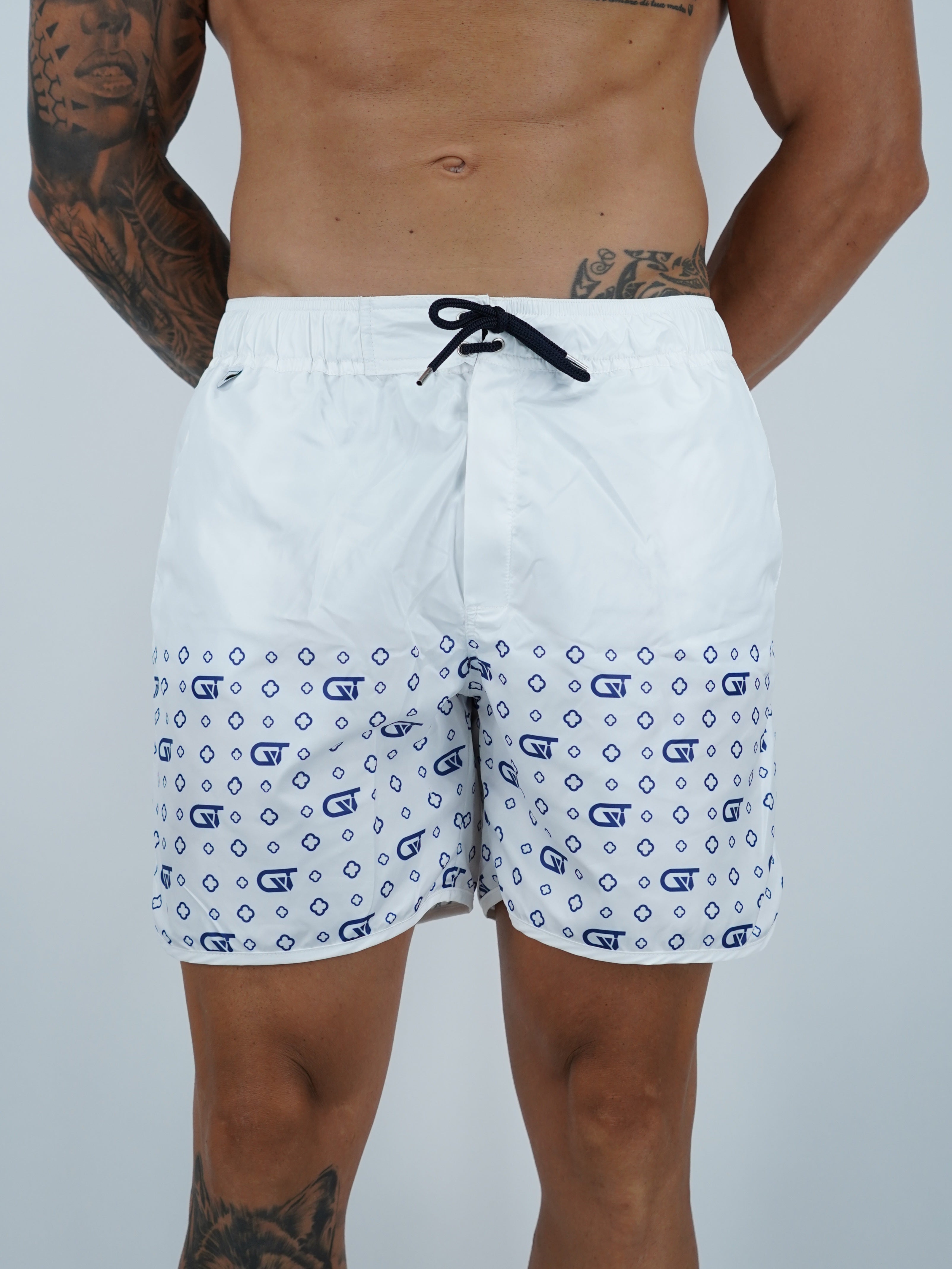 Shorts da mare monogram fondo bianco stampa blu, tessuto anti goccia idrorepellente