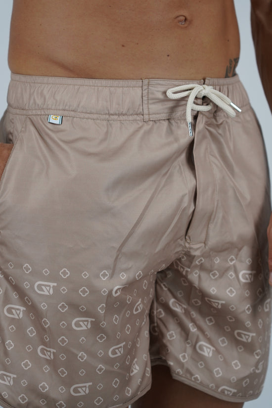 Shorts da mare monogram fondo beige stampa avorio, tessuto anti goccia idrorepellente