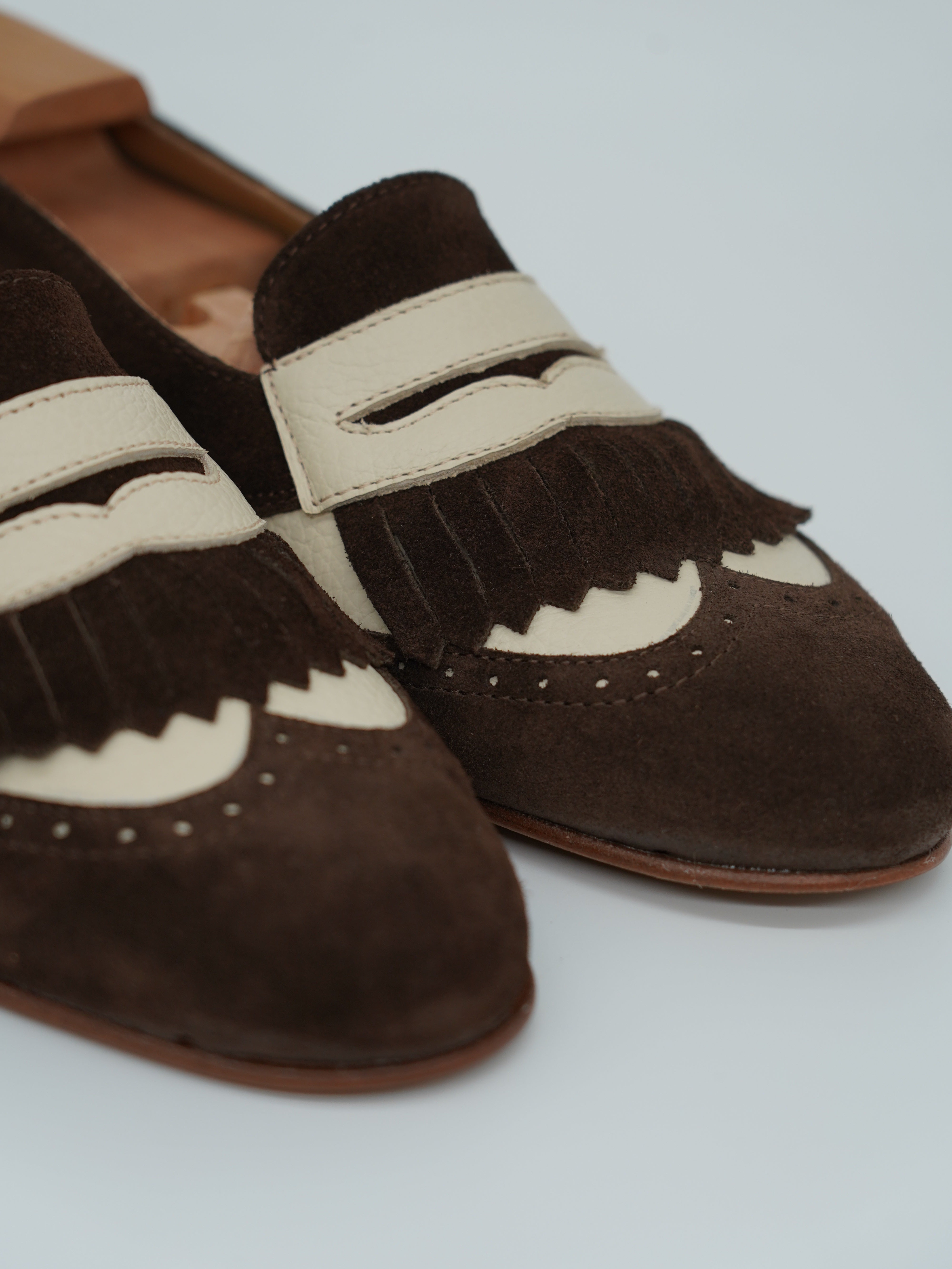 Mocassino inglese in pelle scamosciata bicolore cacao/panna