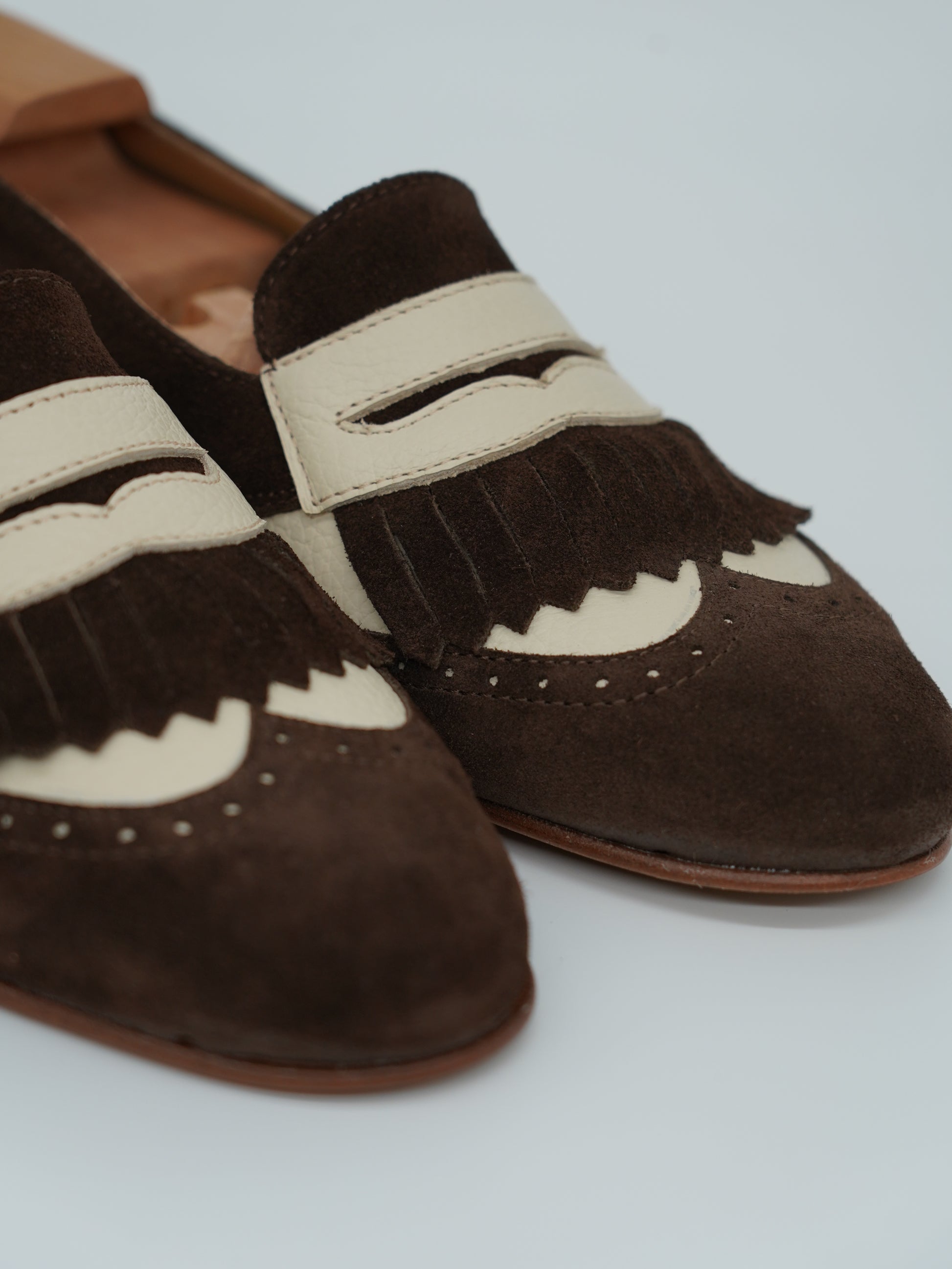 Mocassino inglese in pelle scamosciata bicolore cacao/panna