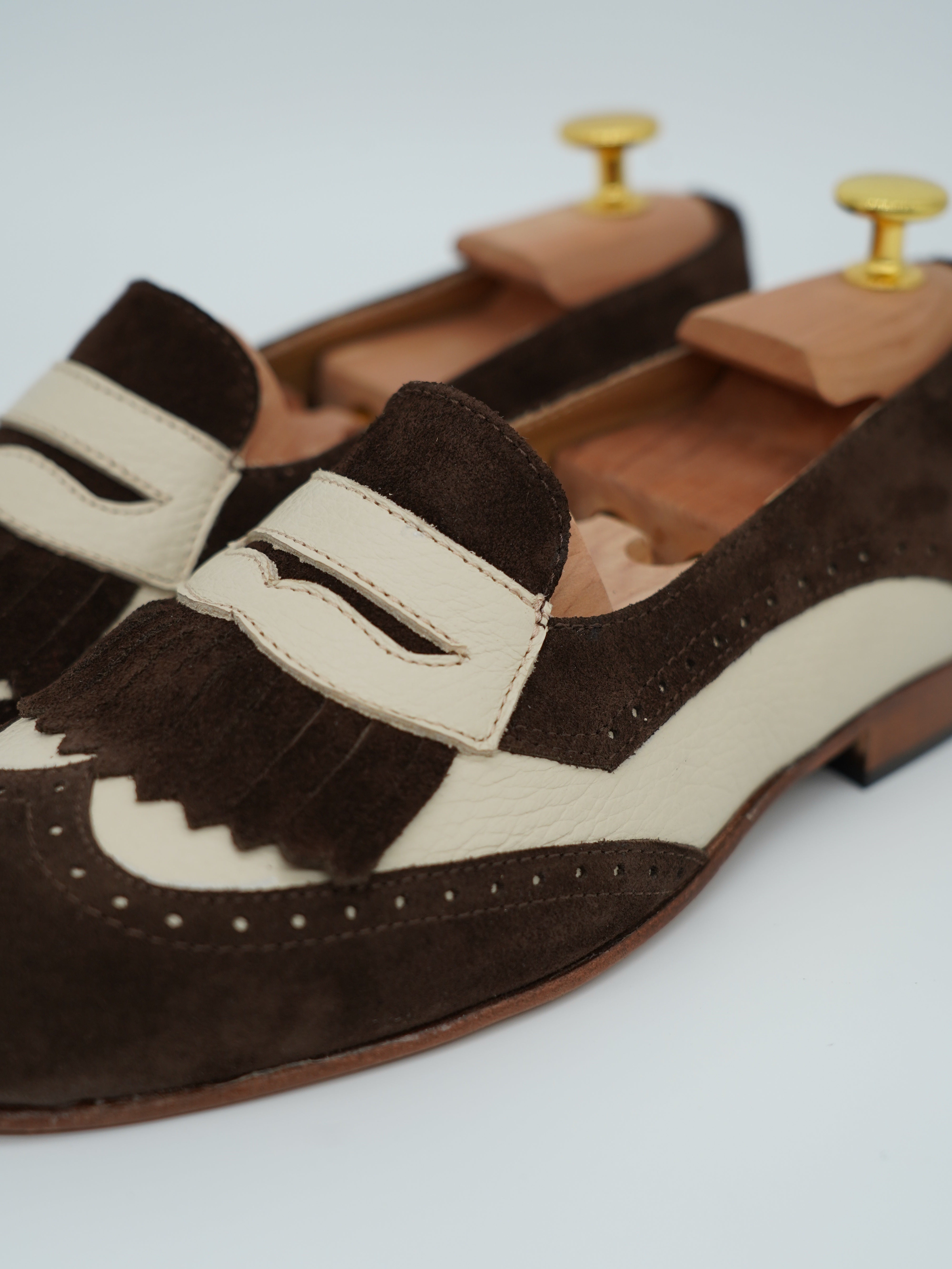 Mocassino inglese in pelle scamosciata bicolore cacao/panna