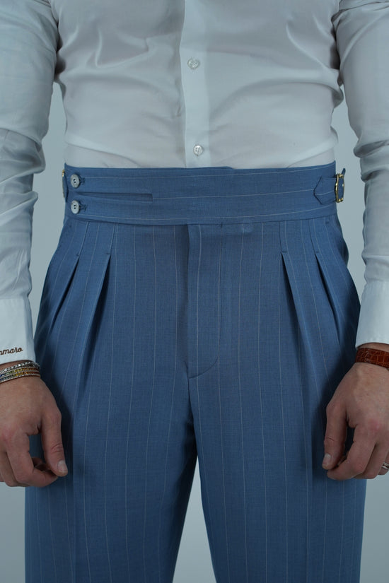 Gurkha biforcato azzurro gessato con fibbie stringenti laterali