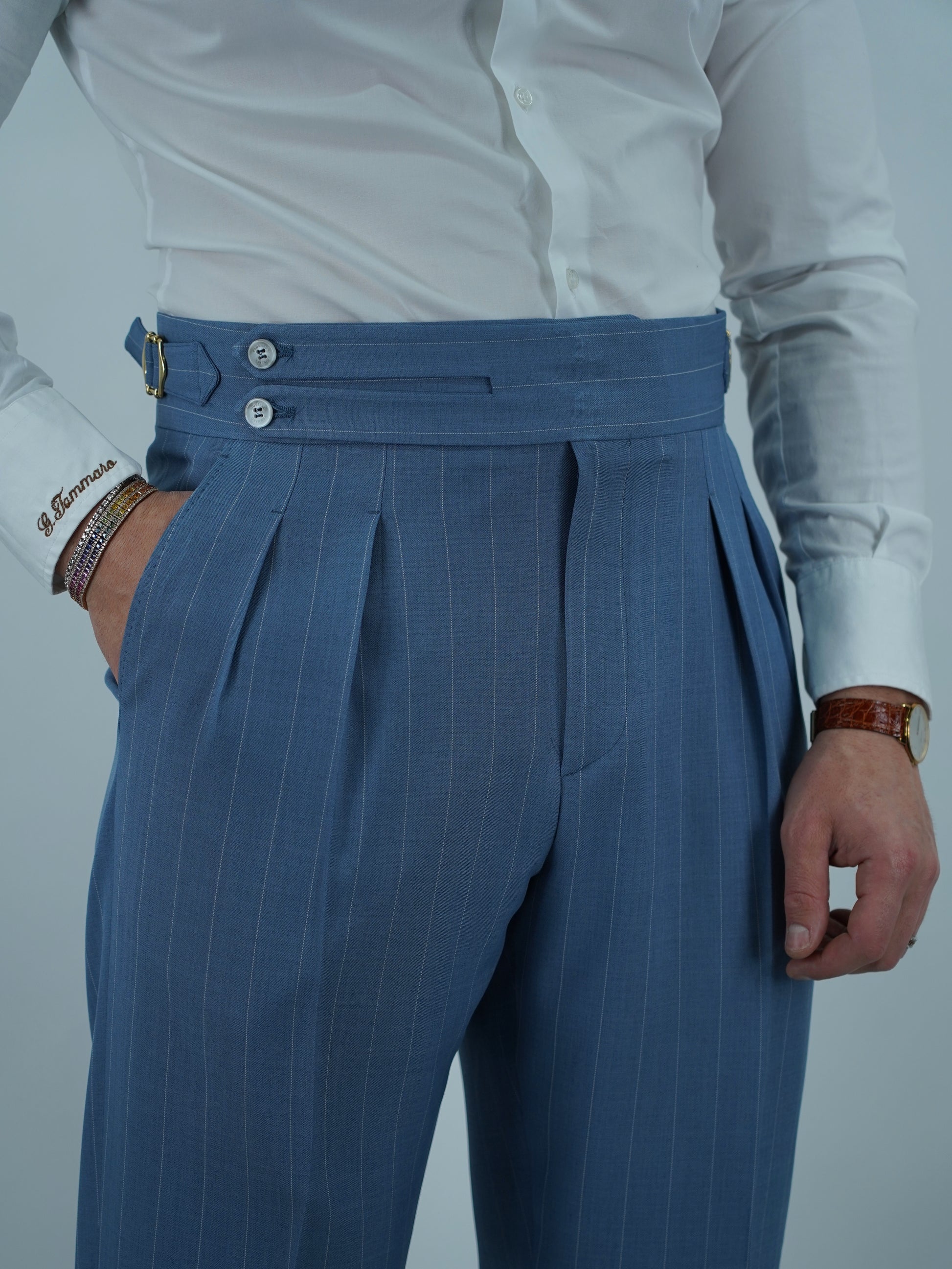 Gurkha biforcato azzurro gessato con fibbie stringenti laterali