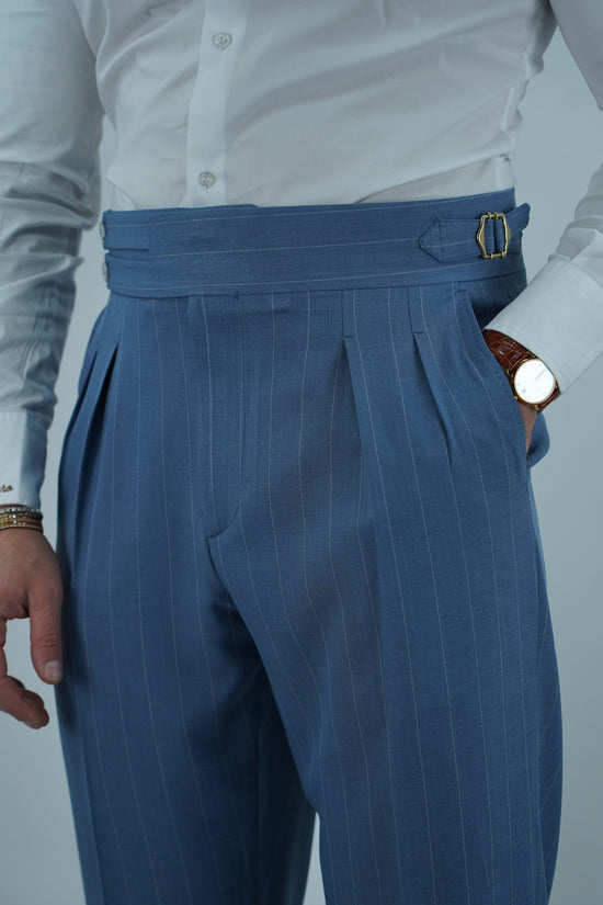 Gurkha biforcato azzurro gessato con fibbie stringenti laterali