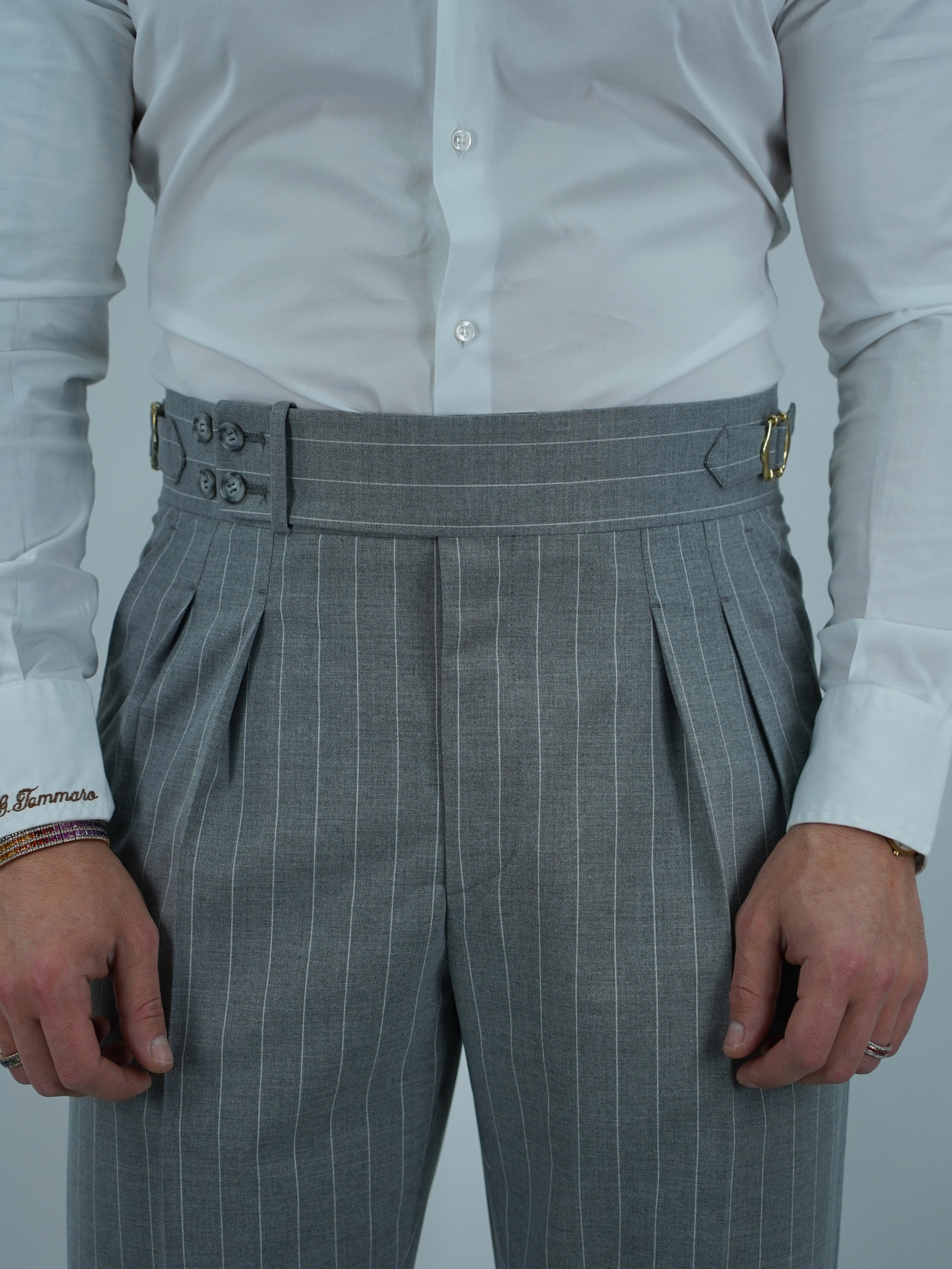 Gurkha grigio gessato con 4 bottoni e fibbie stringenti laterali