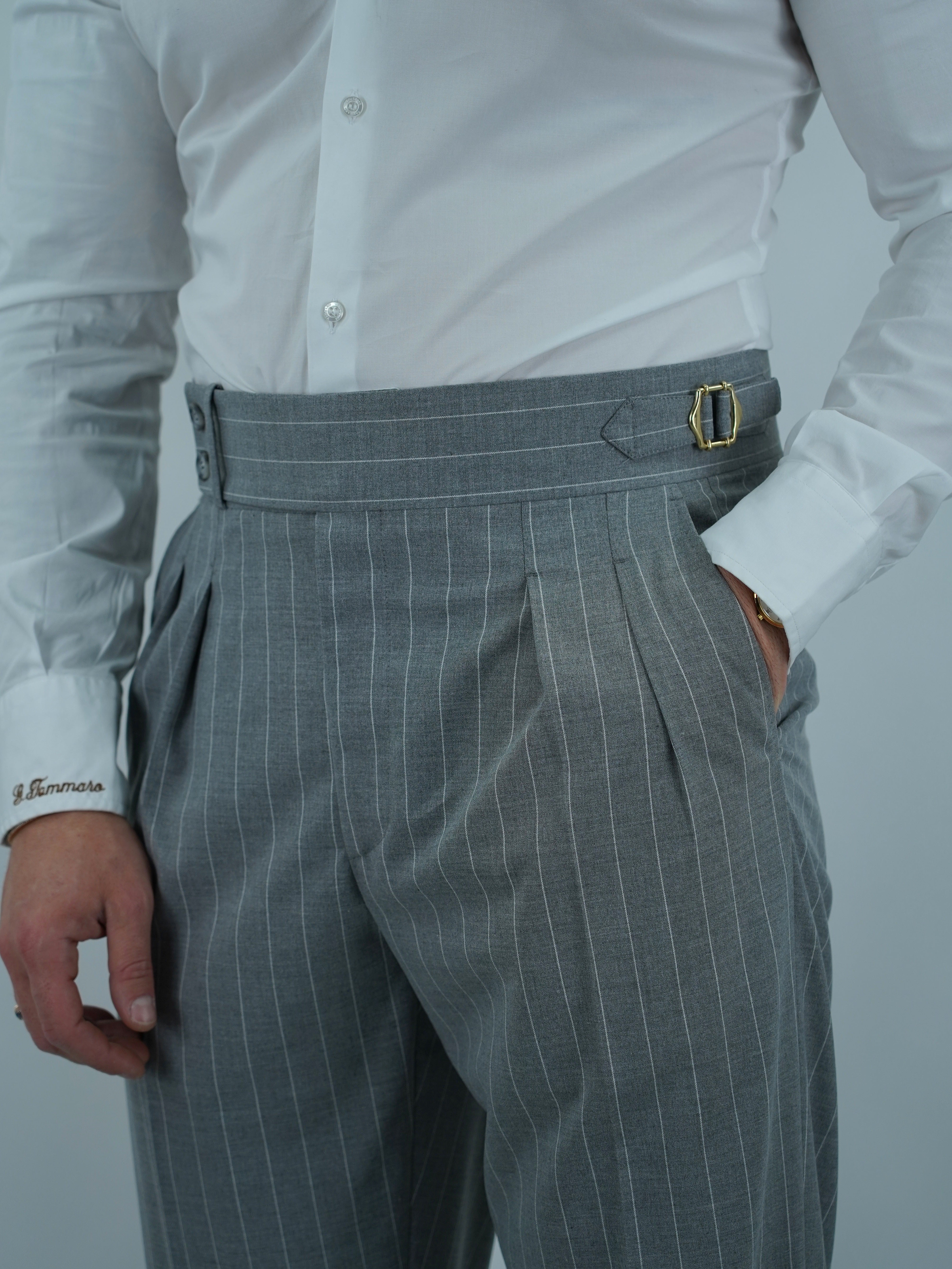 Gurkha grigio gessato con 4 bottoni e fibbie stringenti laterali