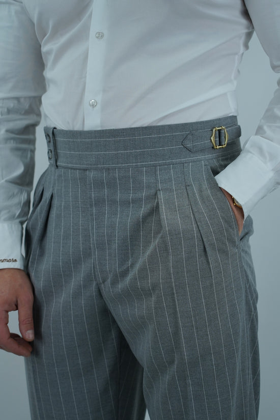 Gurkha grigio gessato con 4 bottoni e fibbie stringenti laterali