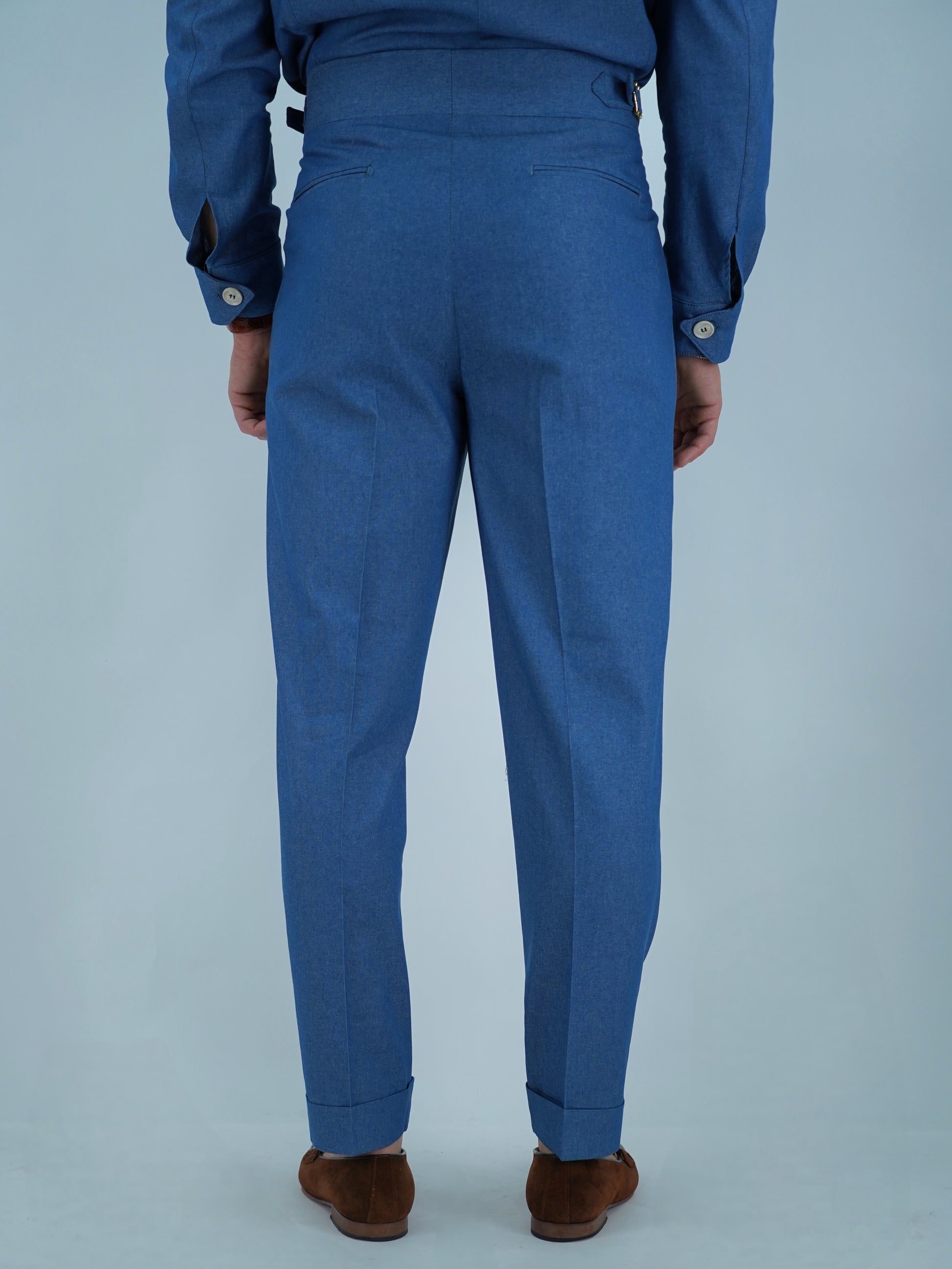 Gurkha biforcato effetto jeans lavaggio chiaro con fibbie stringenti laterali