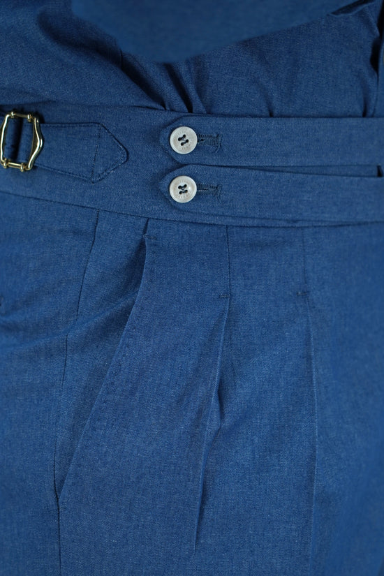 Gurkha biforcato effetto jeans lavaggio chiaro con fibbie stringenti laterali