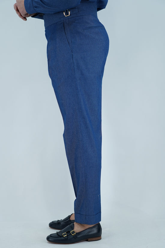 Gurkha biforcato effetto jeans lavaggio scuro con fibbie stringenti laterali