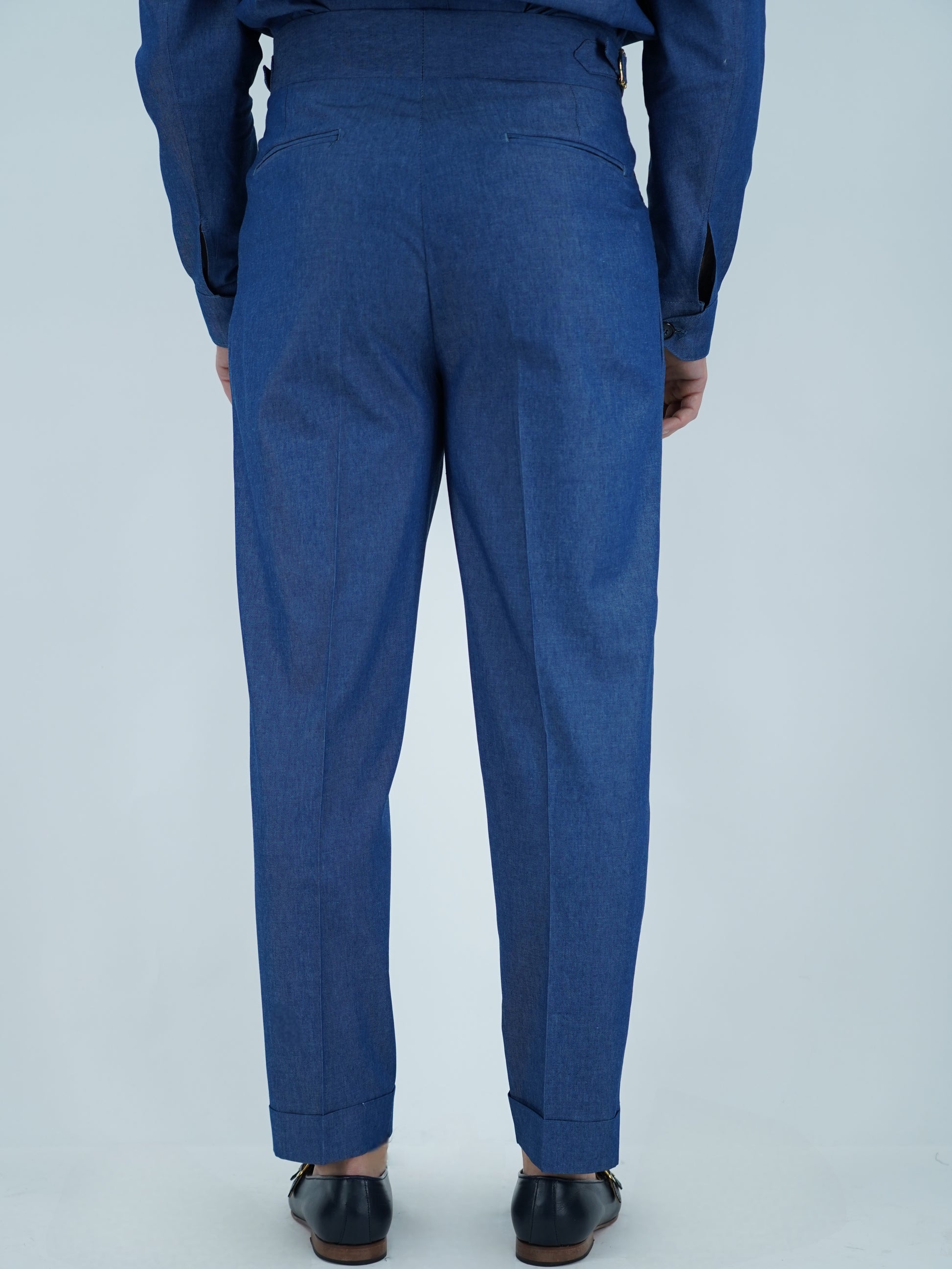 Gurkha biforcato effetto jeans lavaggio scuro con fibbie stringenti laterali