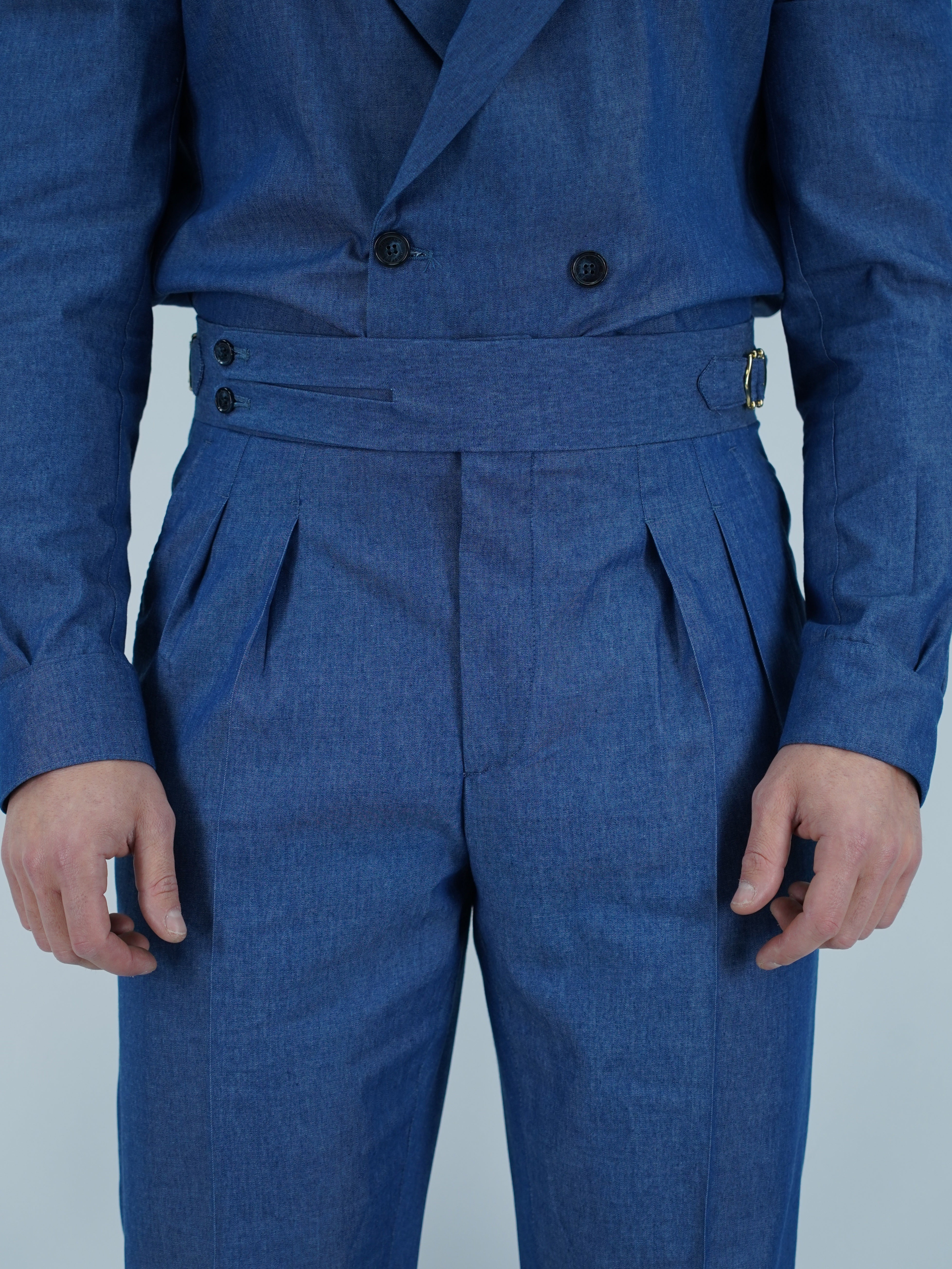 Gurkha biforcato effetto jeans lavaggio scuro con fibbie stringenti laterali