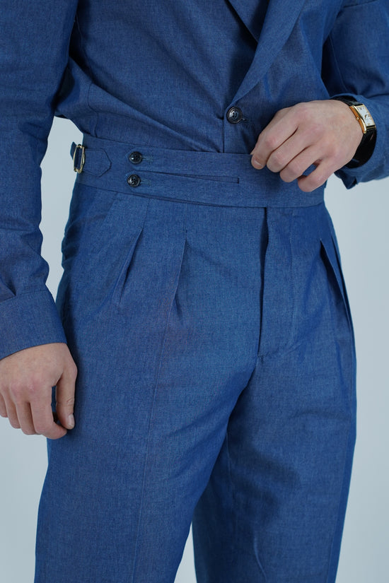 Gurkha biforcato effetto jeans lavaggio scuro con fibbie stringenti laterali