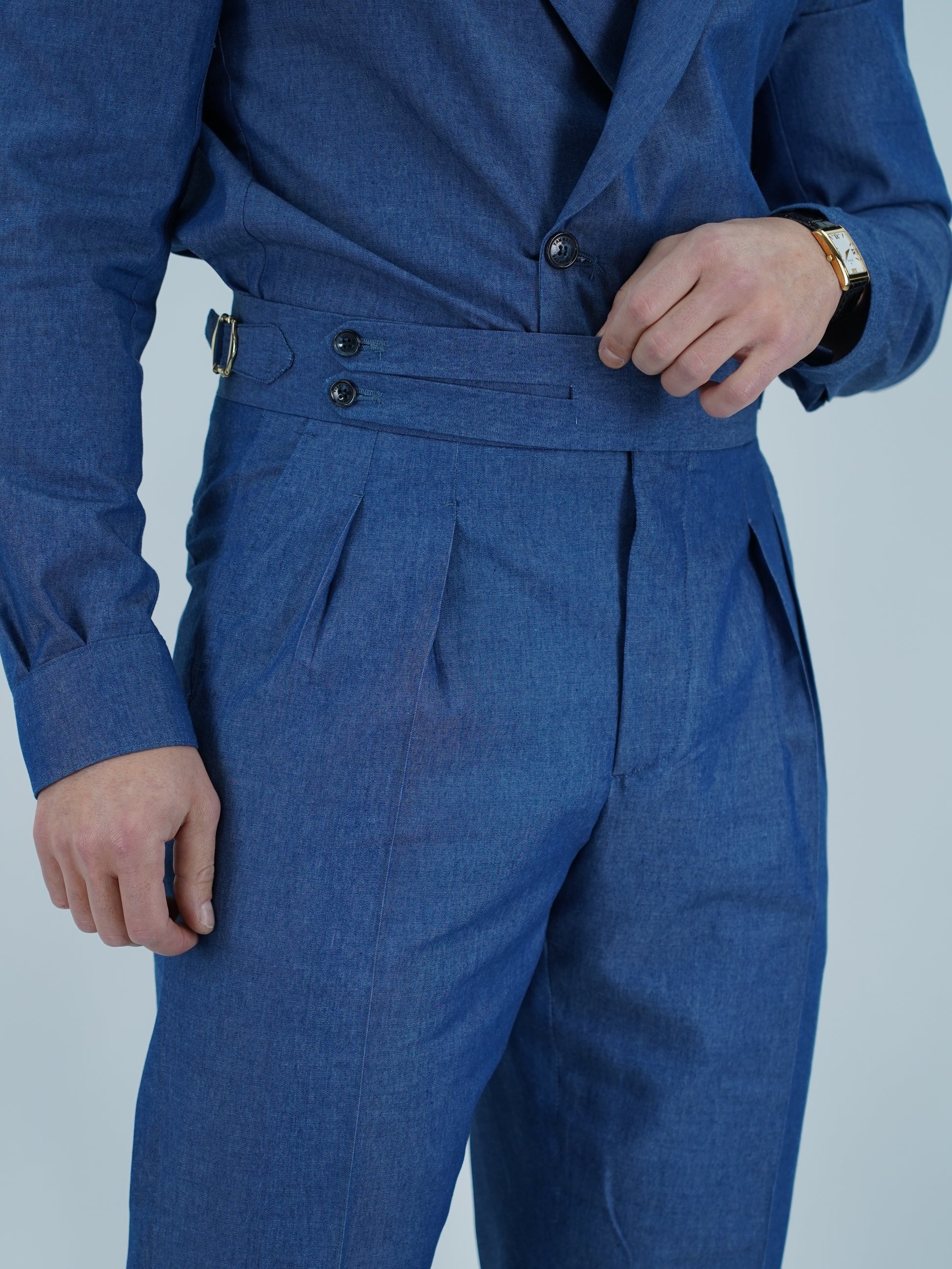 Gurkha biforcato effetto jeans lavaggio scuro con fibbie stringenti laterali