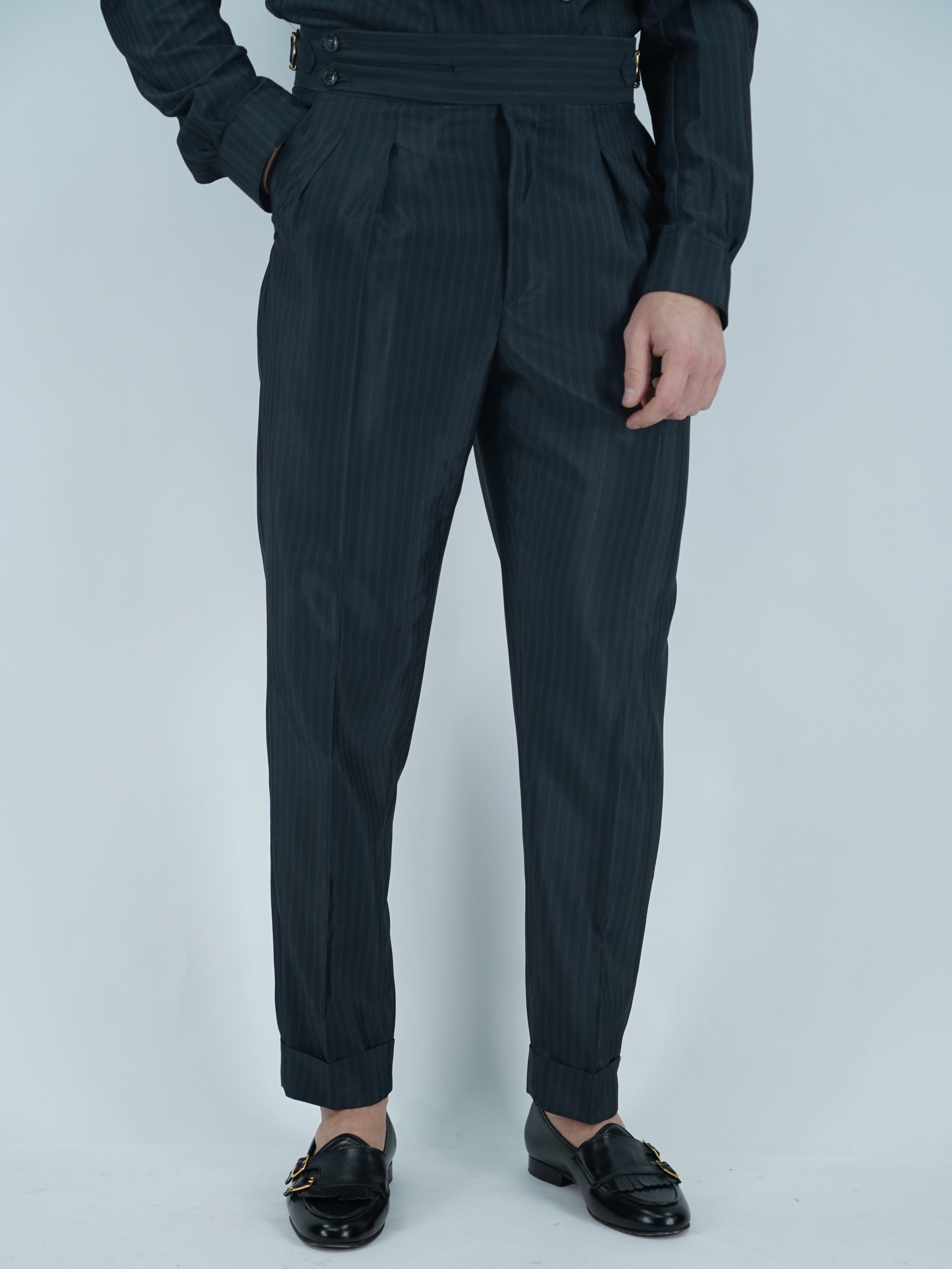 Gurkha biforcato solaro nero con fibbie stringenti laterali