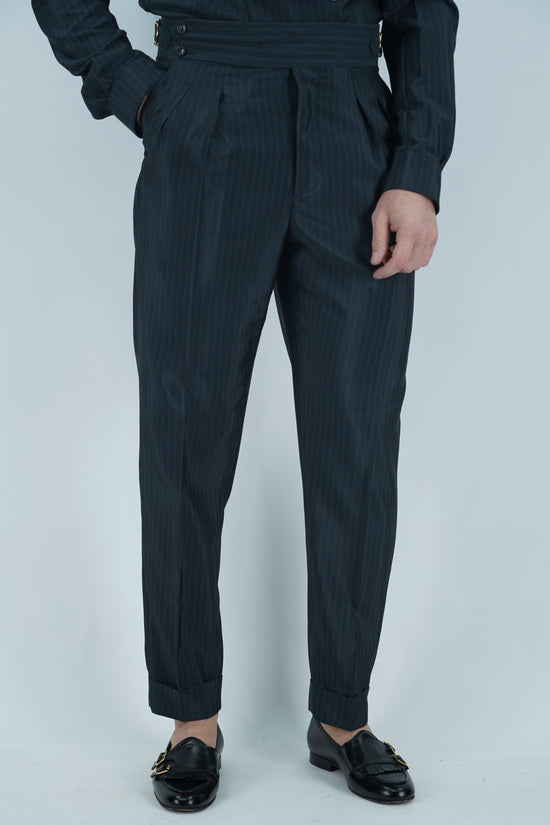 Gurkha biforcato solaro nero con fibbie stringenti laterali