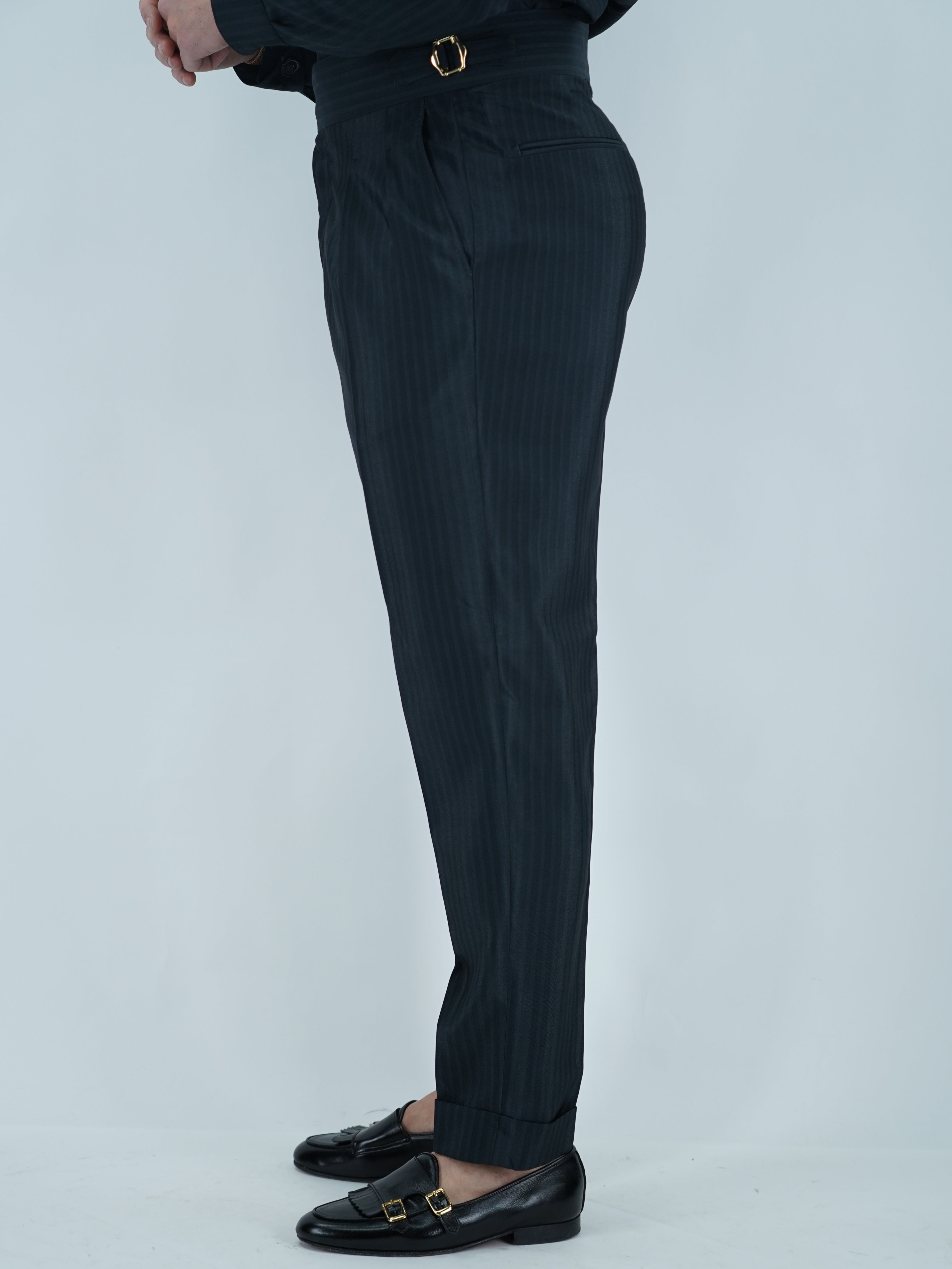 Gurkha biforcato solaro nero con fibbie stringenti laterali