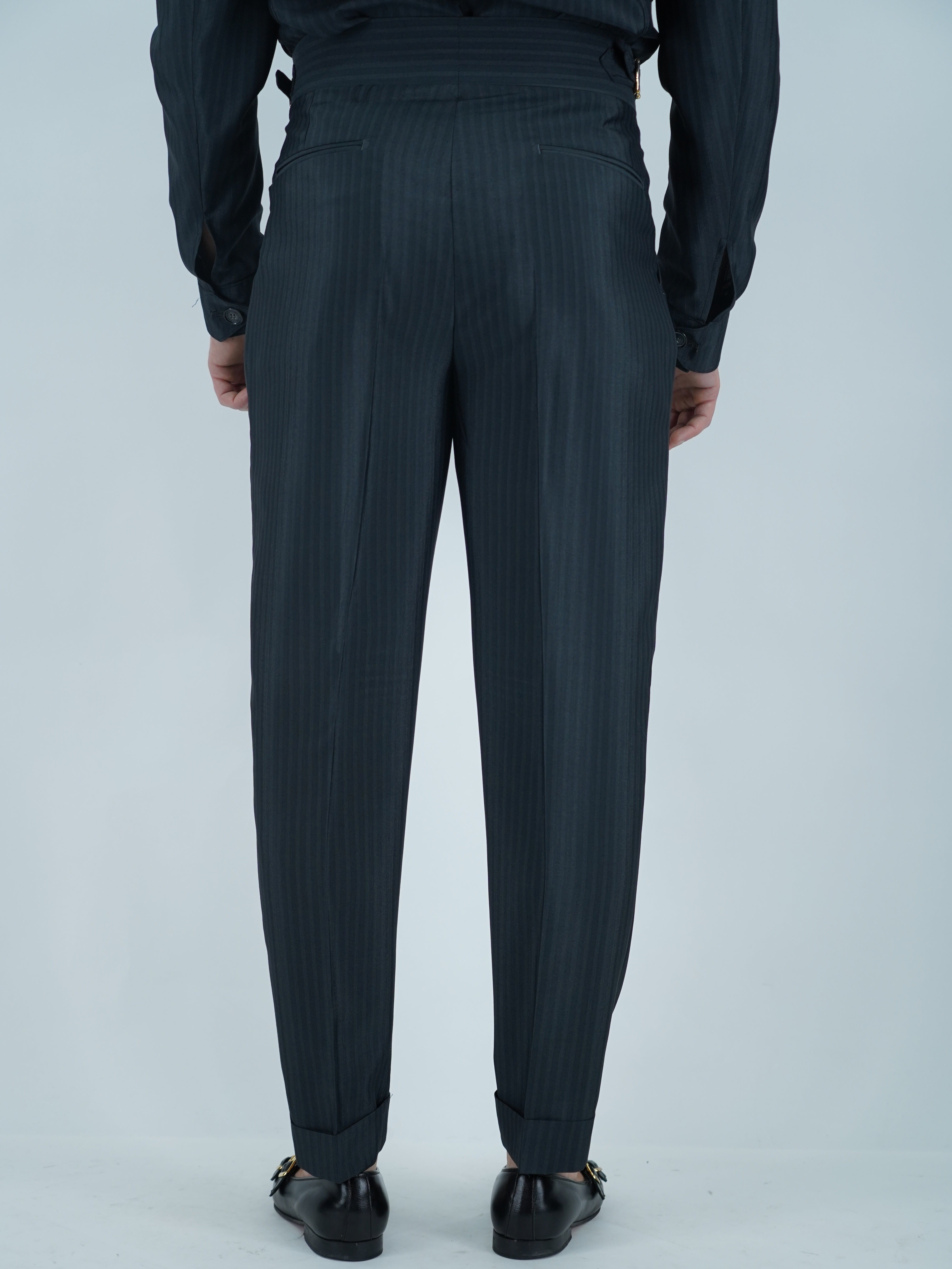 Gurkha biforcato solaro nero con fibbie stringenti laterali