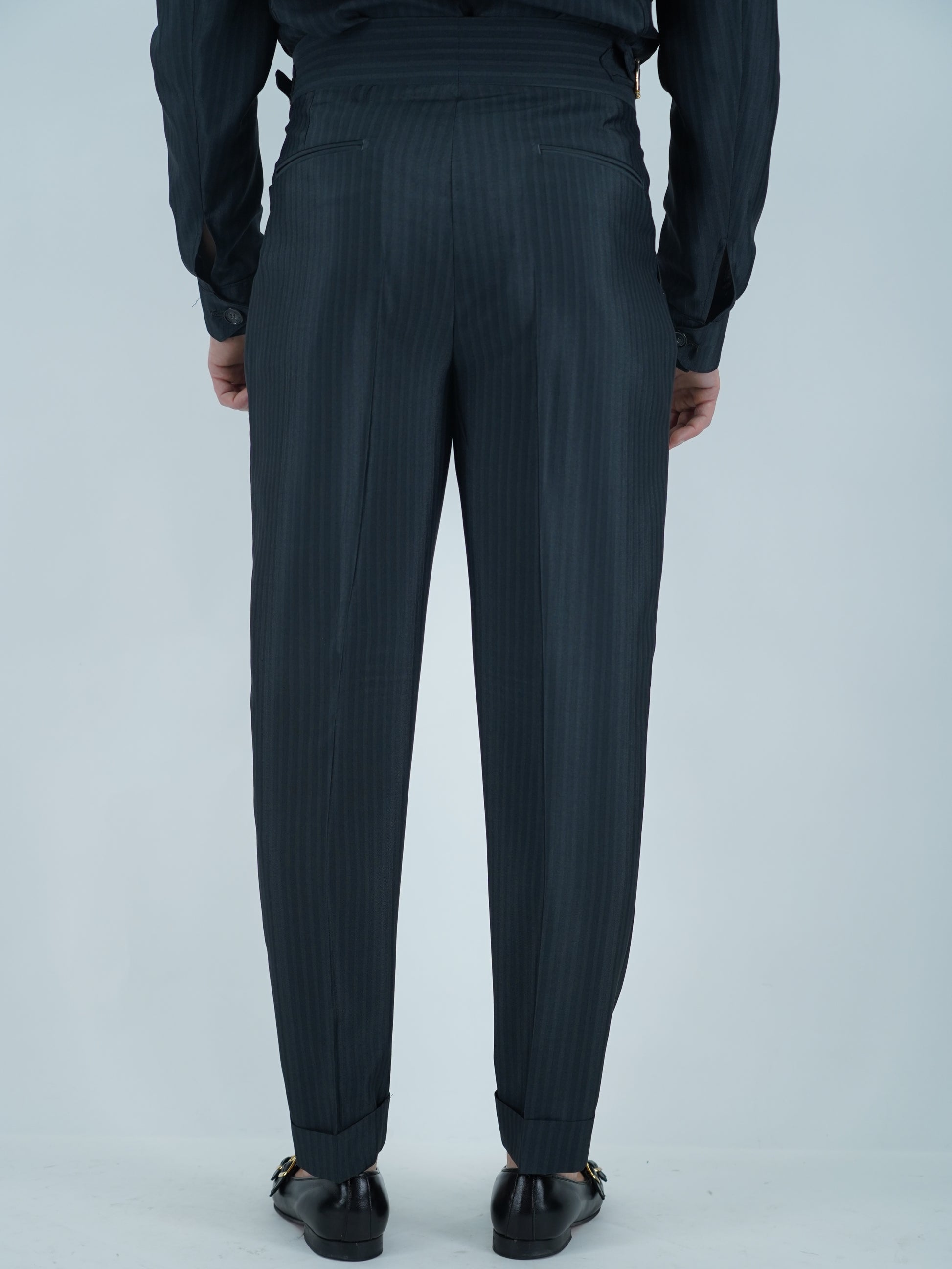 Gurkha biforcato solaro nero con fibbie stringenti laterali