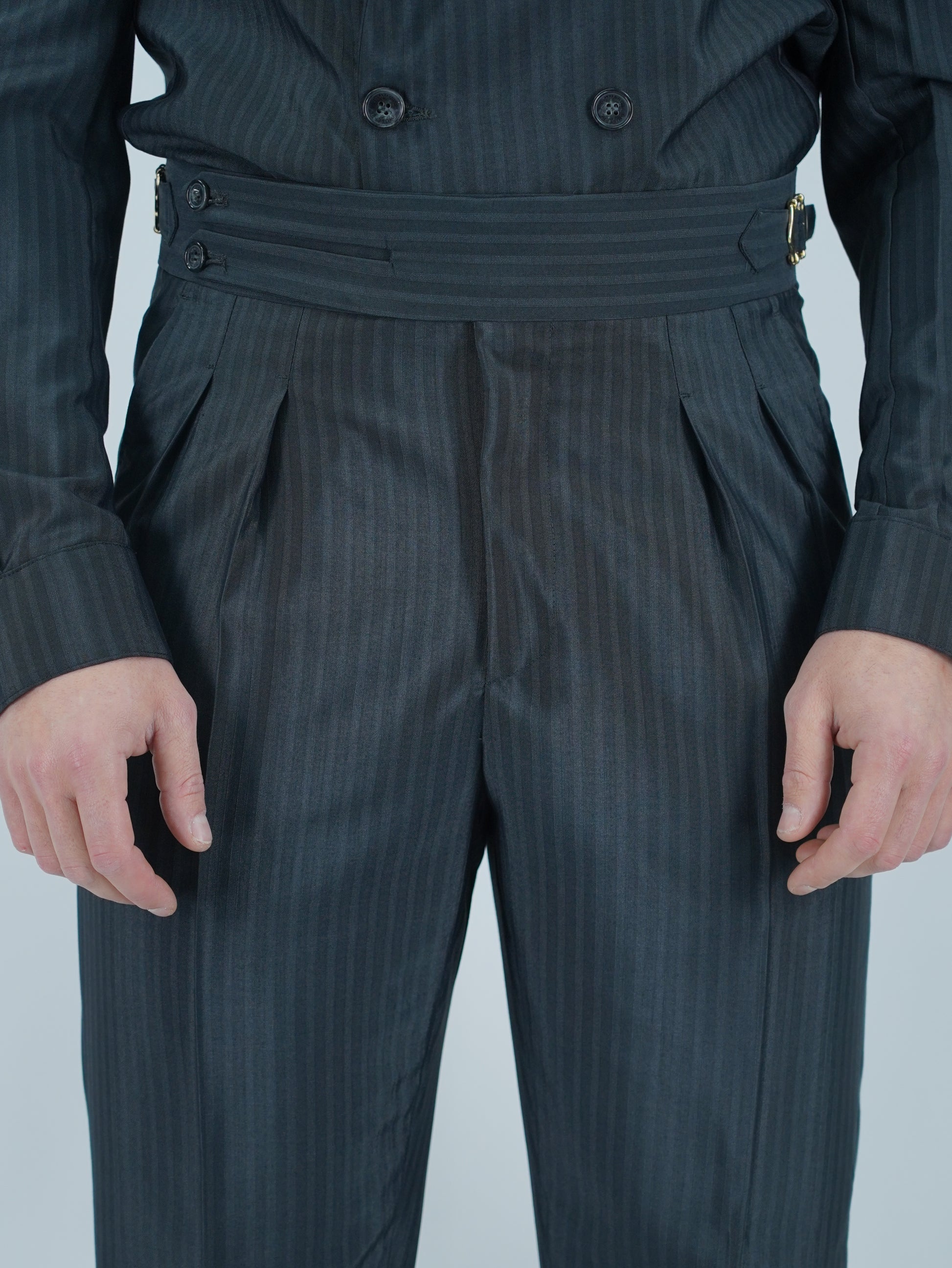 Gurkha biforcato solaro nero con fibbie stringenti laterali