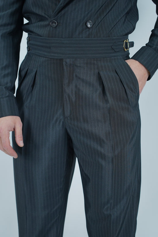 Gurkha biforcato solaro nero con fibbie stringenti laterali
