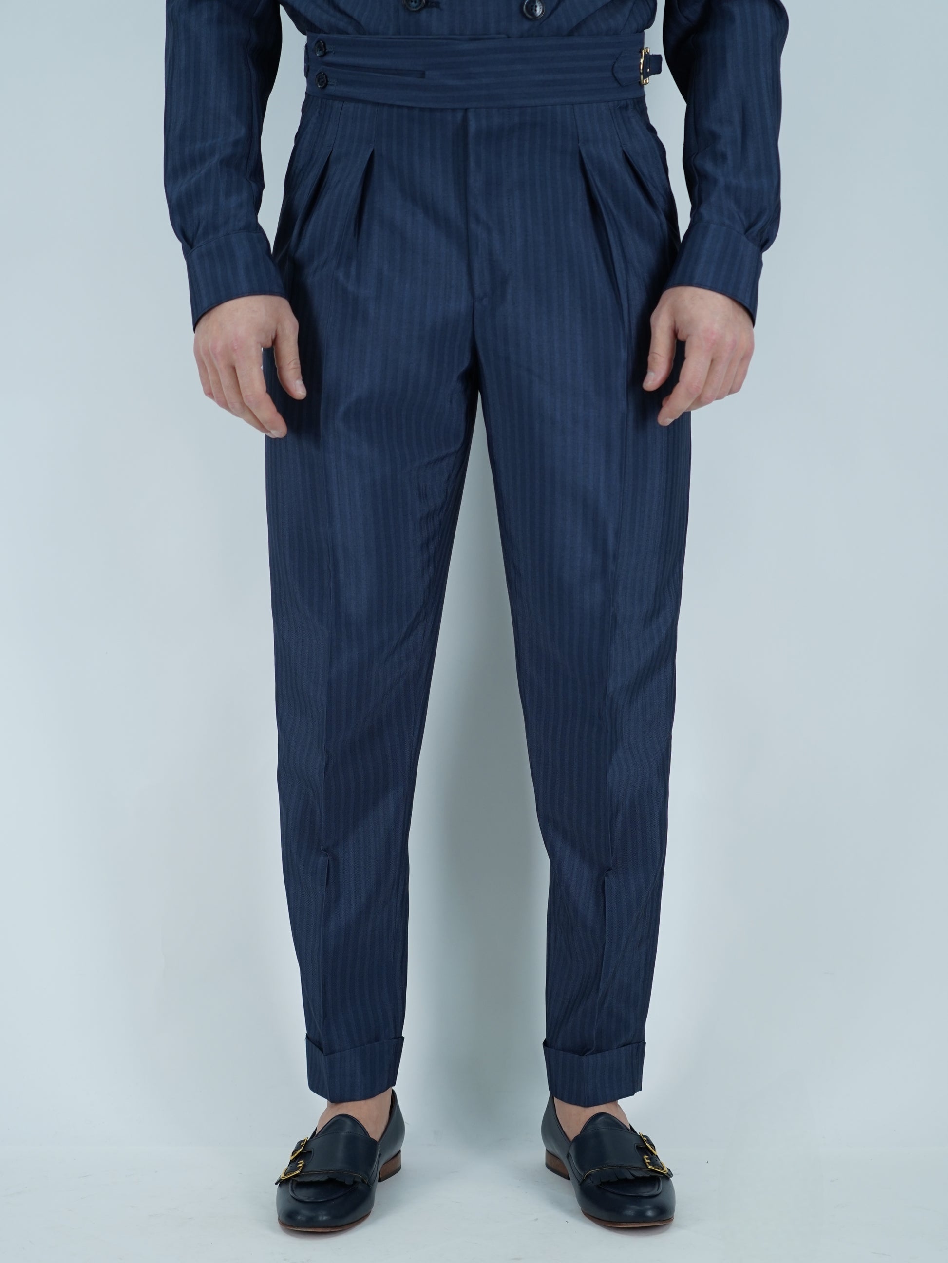 Gurkha biforcato solaro blu con fibbie stringenti laterali