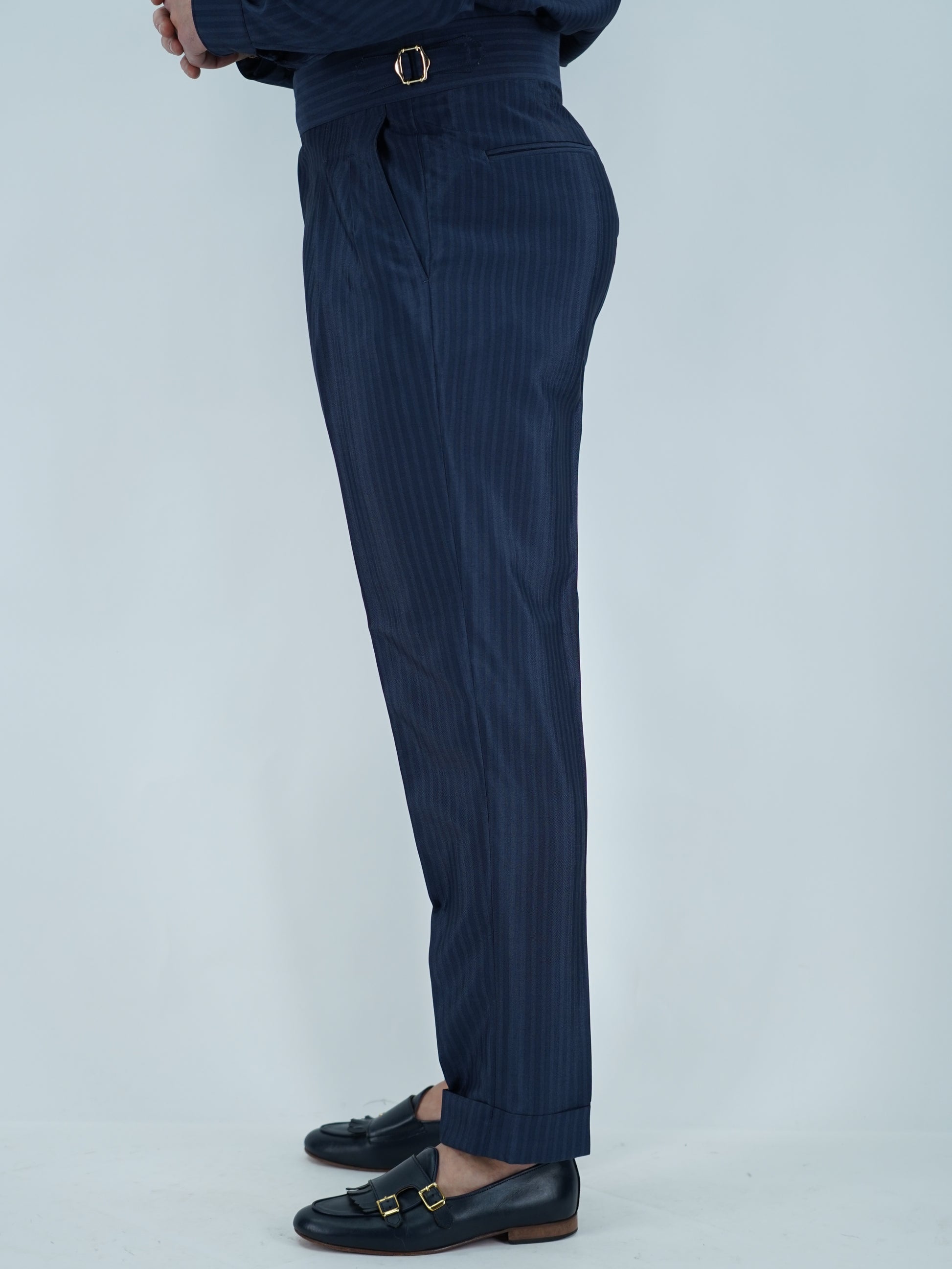 Gurkha biforcato solaro blu con fibbie stringenti laterali