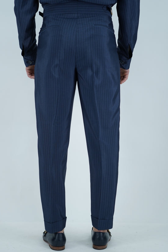 Gurkha biforcato solaro blu con fibbie stringenti laterali