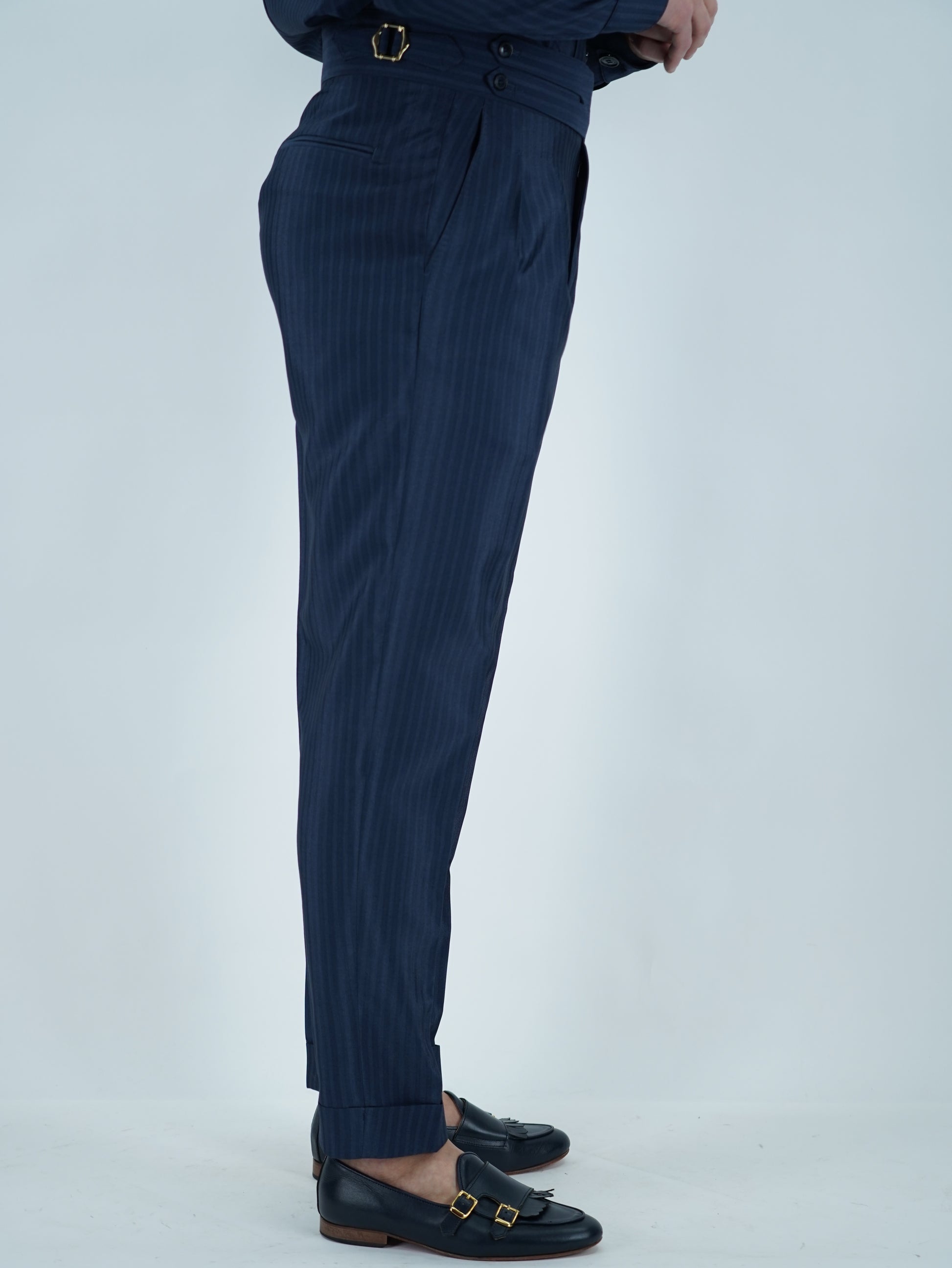 Gurkha biforcato solaro blu con fibbie stringenti laterali