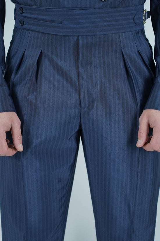 Gurkha biforcato solaro blu con fibbie stringenti laterali