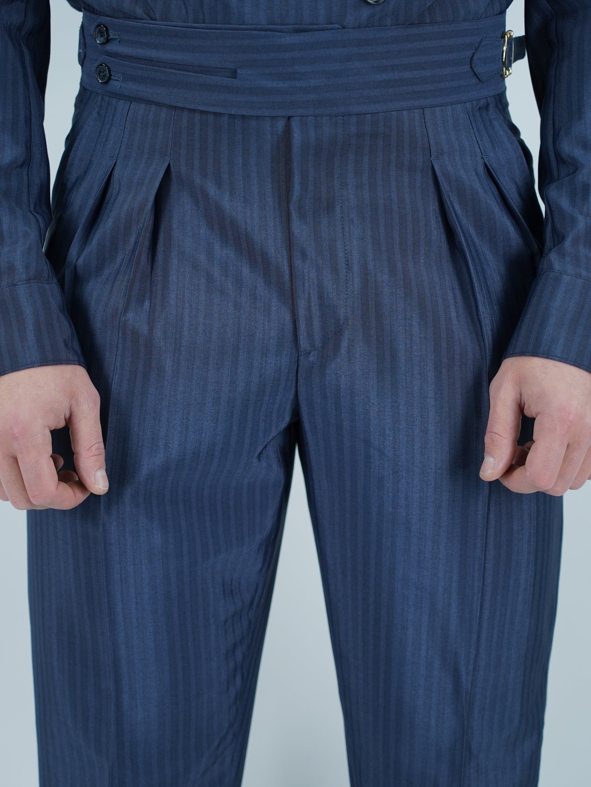 Gurkha biforcato solaro blu con fibbie stringenti laterali