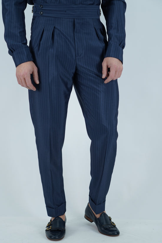 Gurkha biforcato solaro blu con fibbie stringenti laterali