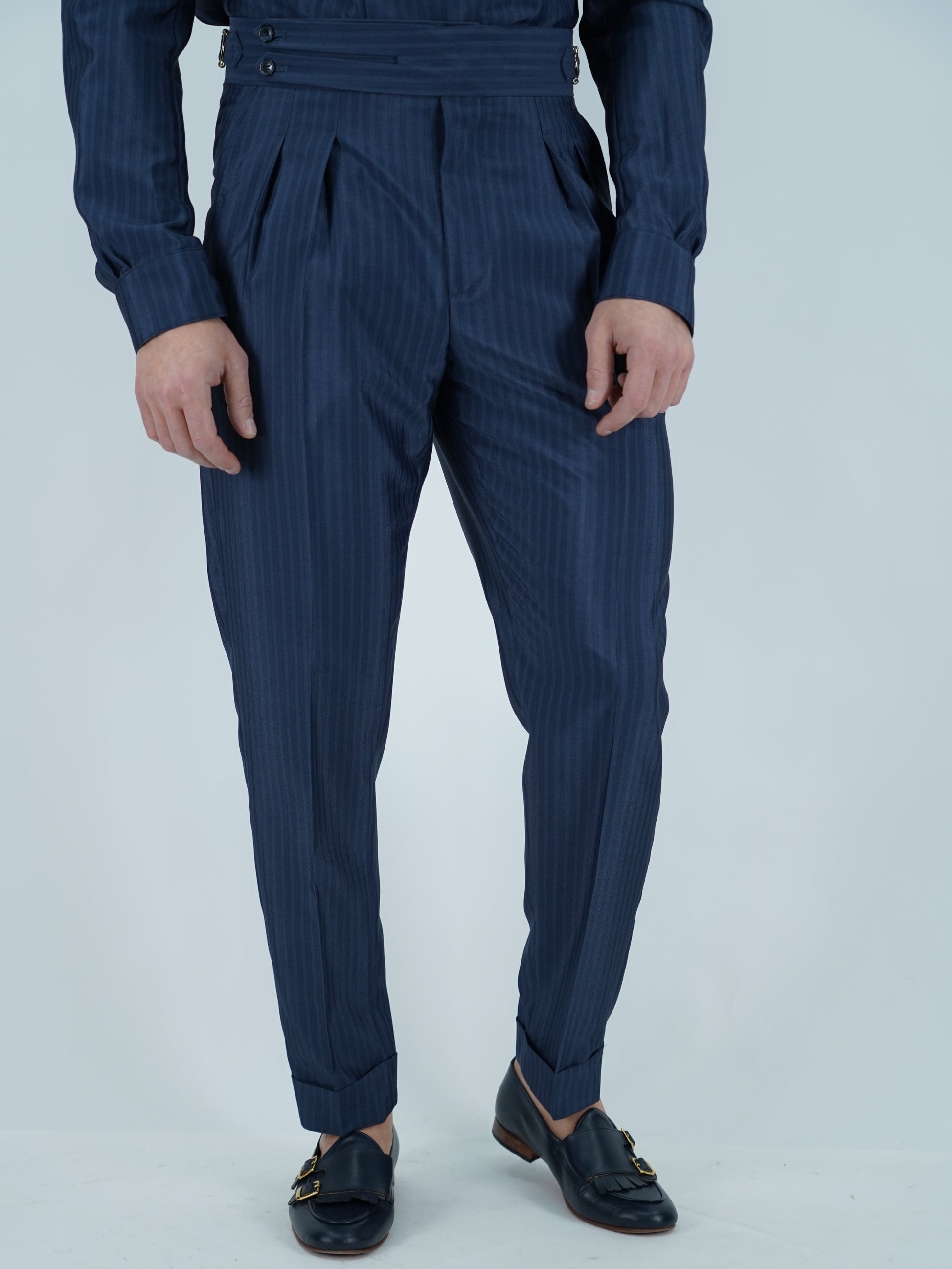 Gurkha biforcato solaro blu con fibbie stringenti laterali