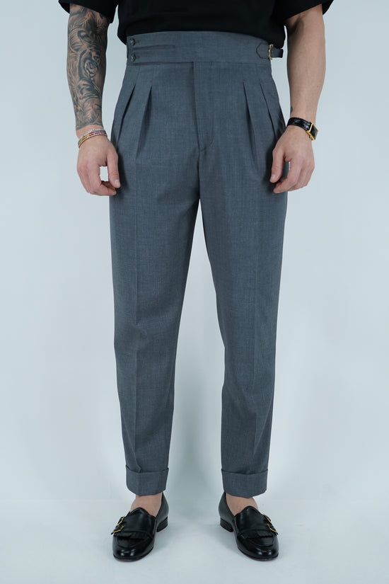 Gurkha biforcato grigio con fibbie stringenti laterali